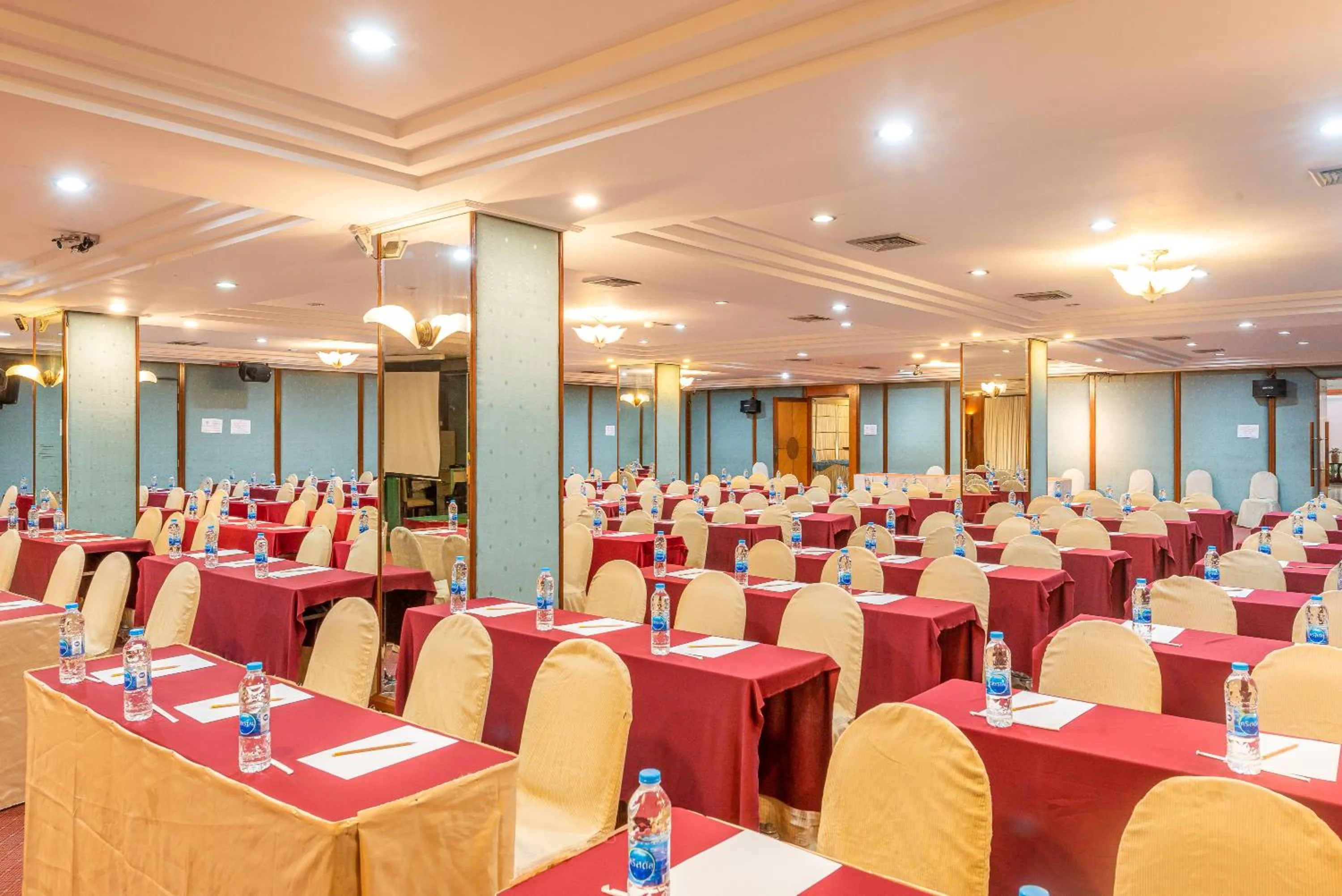 Meeting/conference room in Nonthaburi Palace Hotel