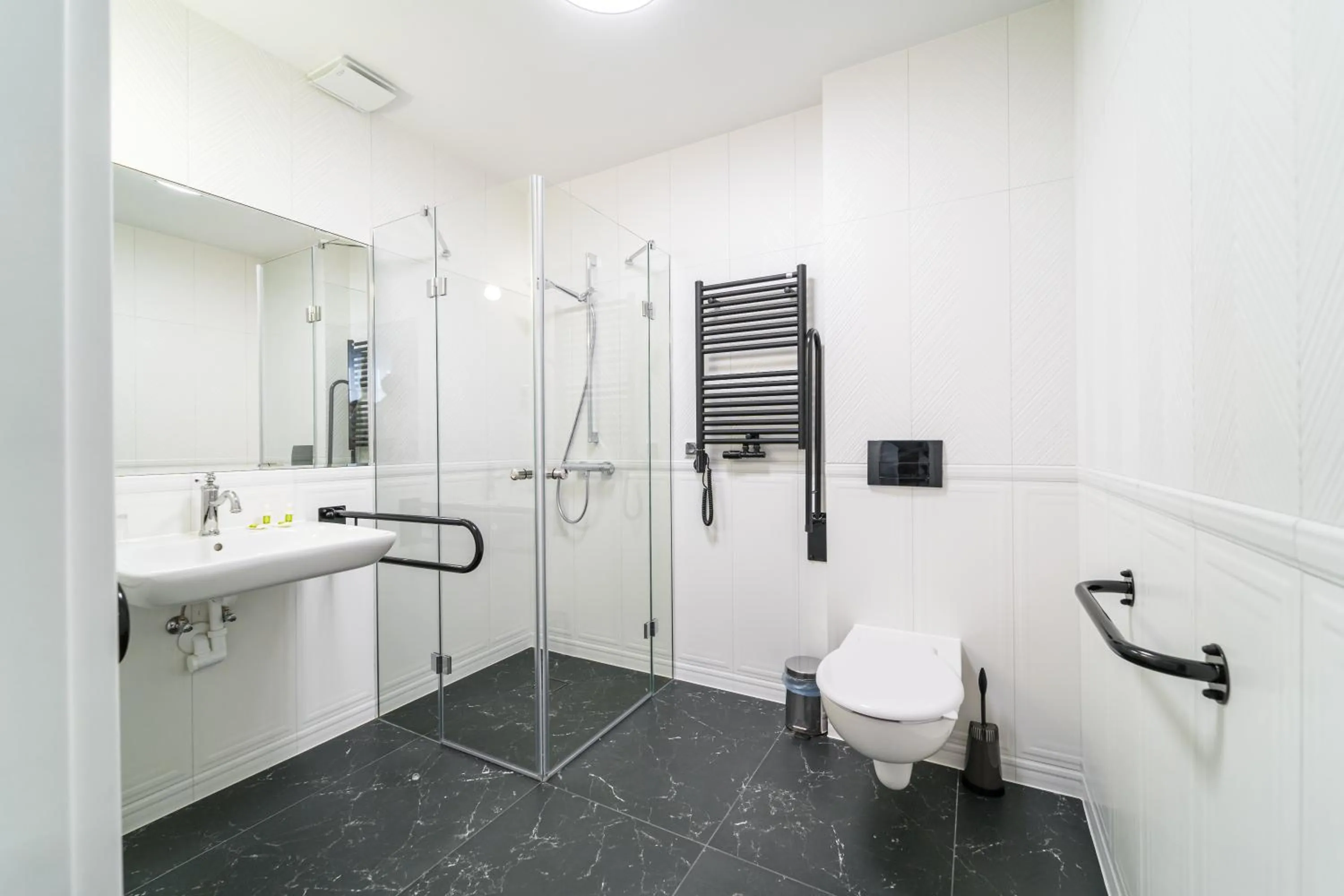 Shower in Hotel Piast