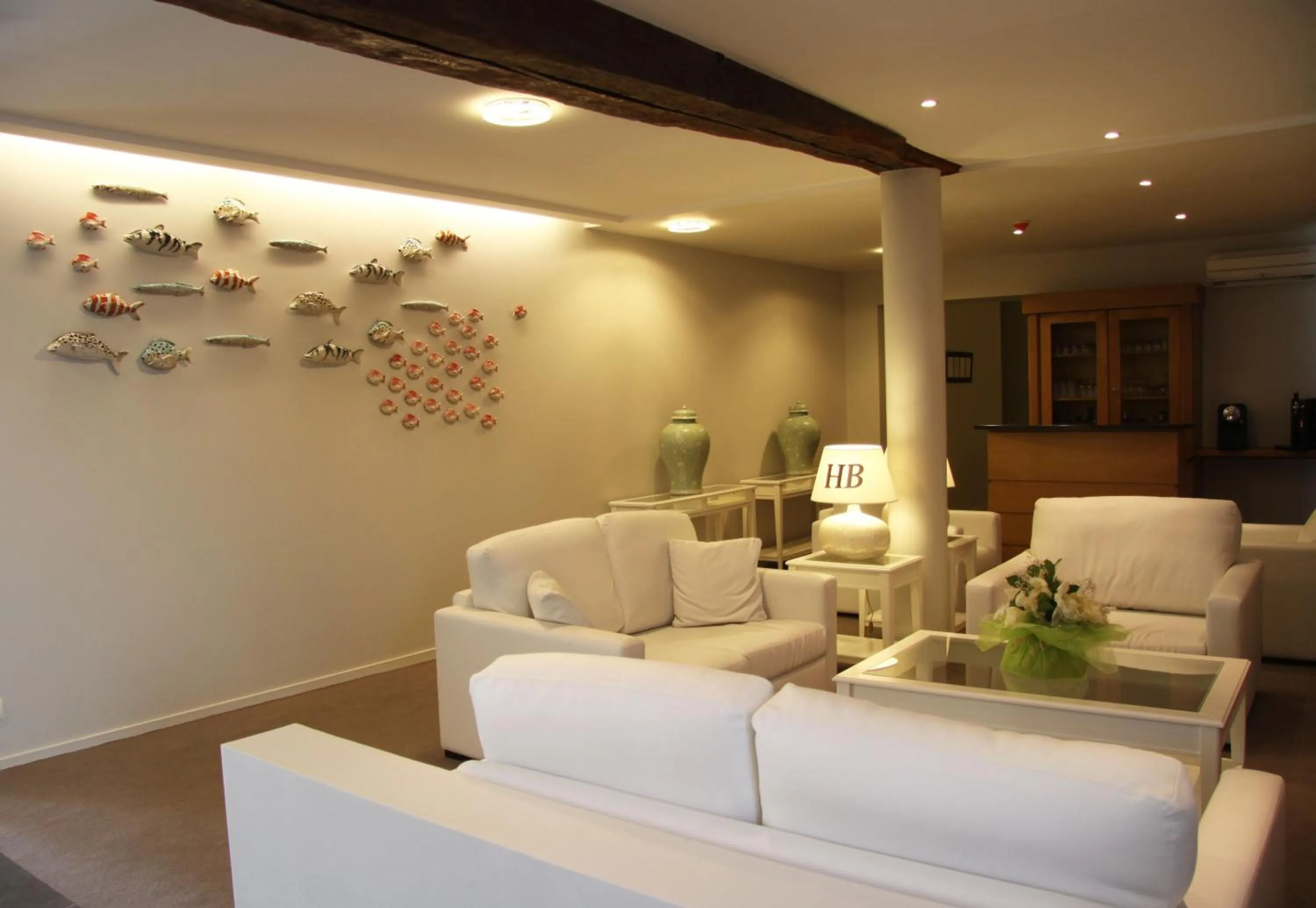 Communal lounge/ TV room in Hôtel Burgevin