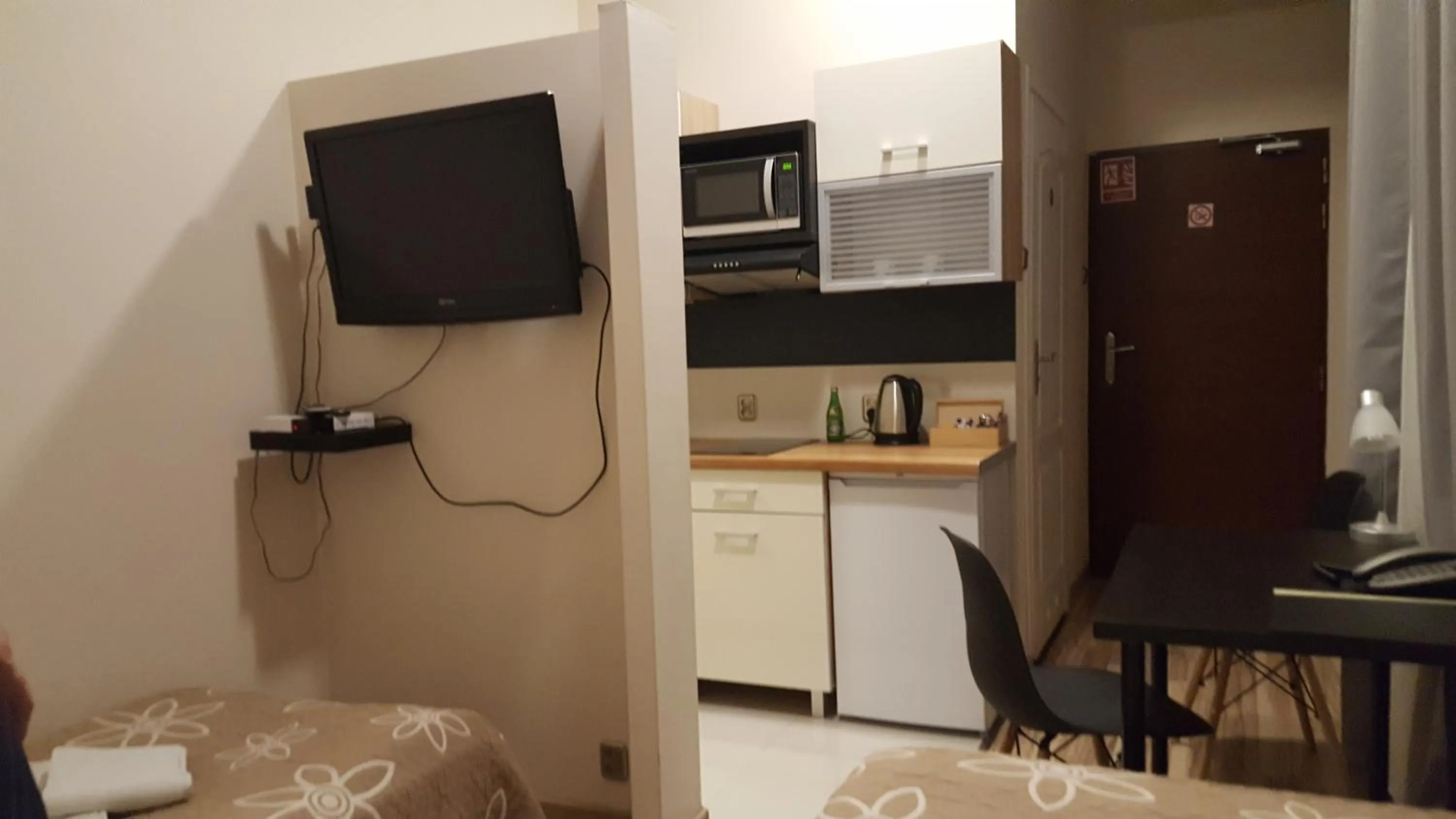 Kitchen or kitchenette in Hotel 1