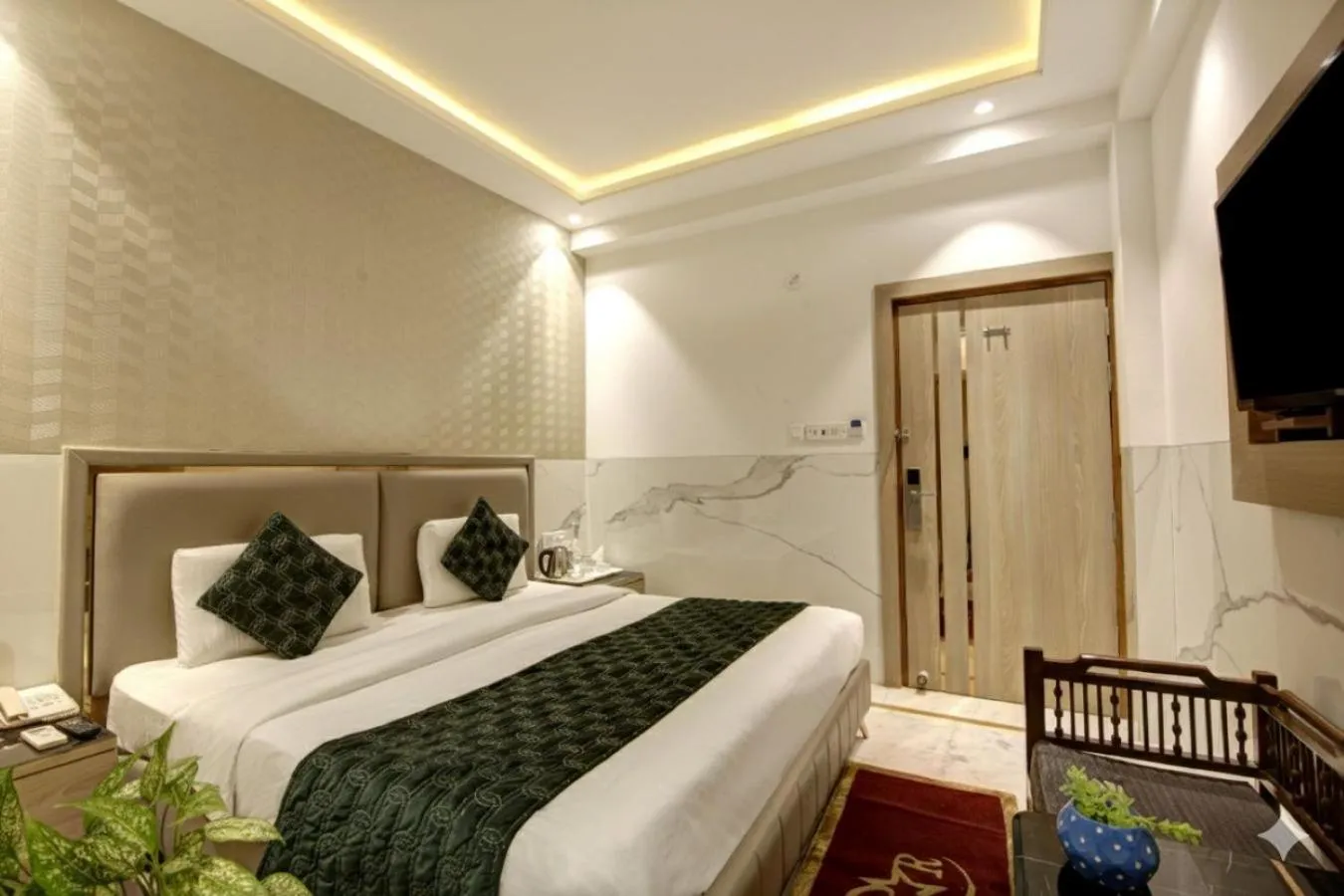 Bedroom, Bed in Hotel International Inn - Near Delhi Airport