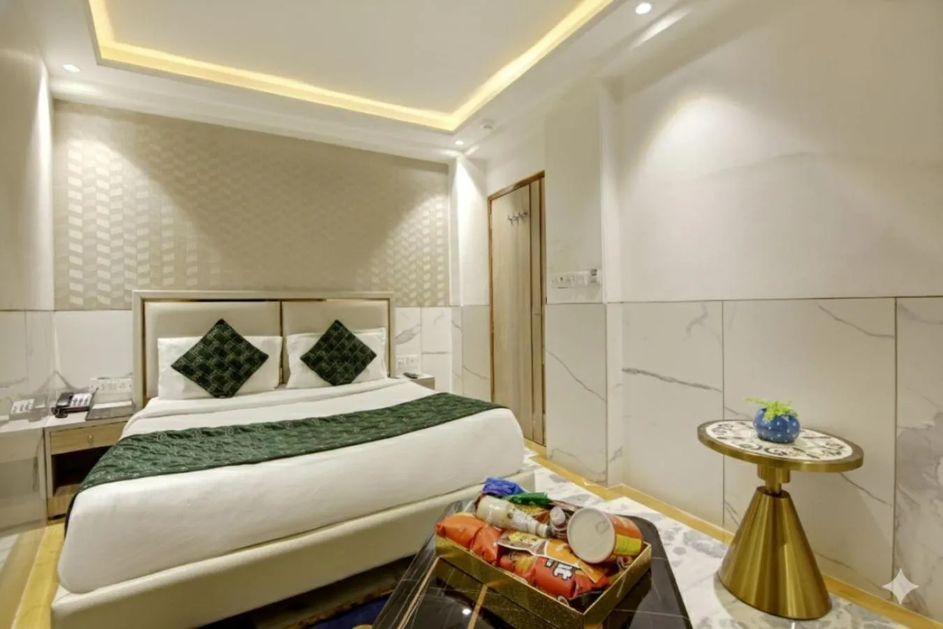 Bedroom, Bed in Hotel International Inn - Near Delhi Airport