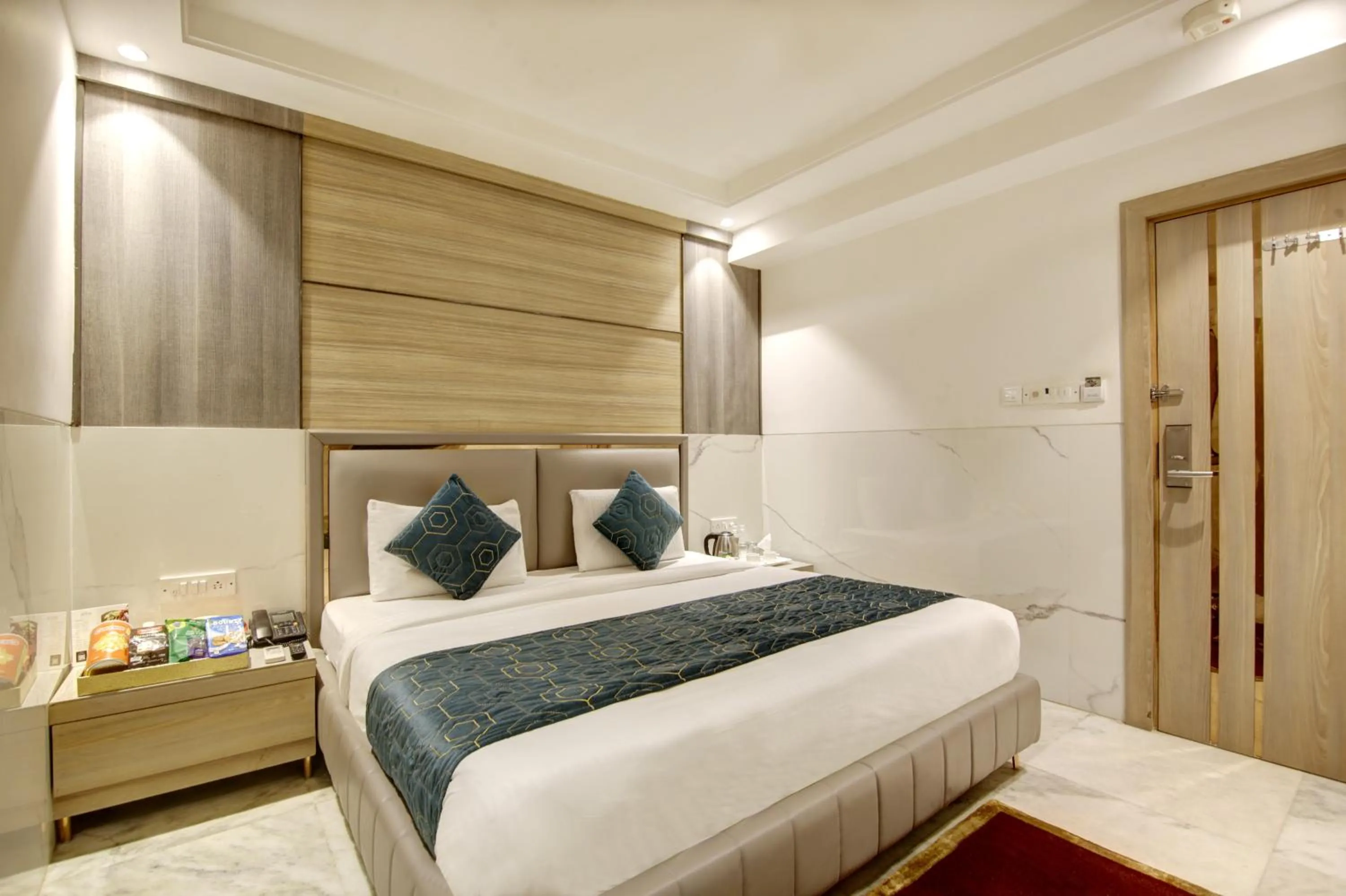 Bedroom, Bed in Hotel International Inn - Near Delhi Airport
