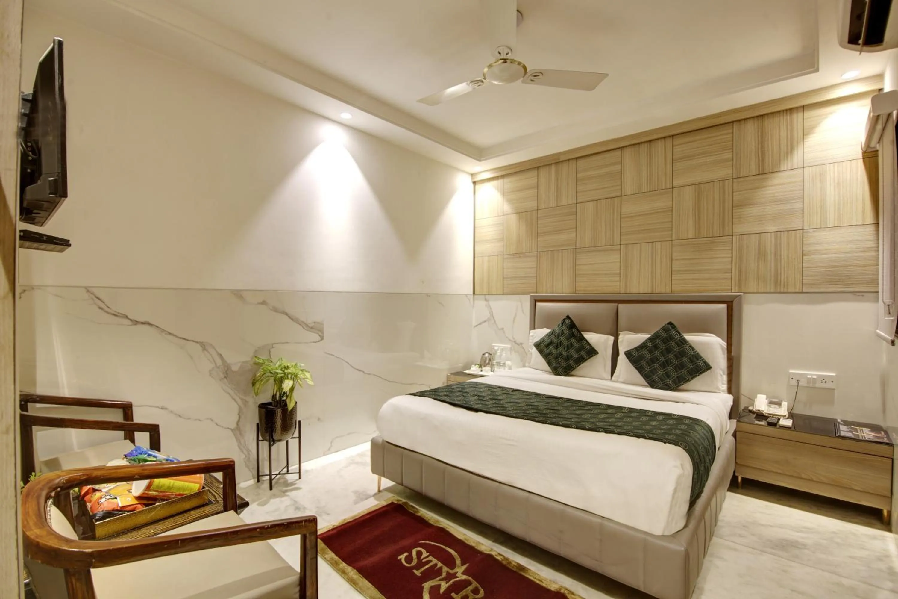 Photo of the whole room, Bed in Hotel International Inn - Near Delhi Airport