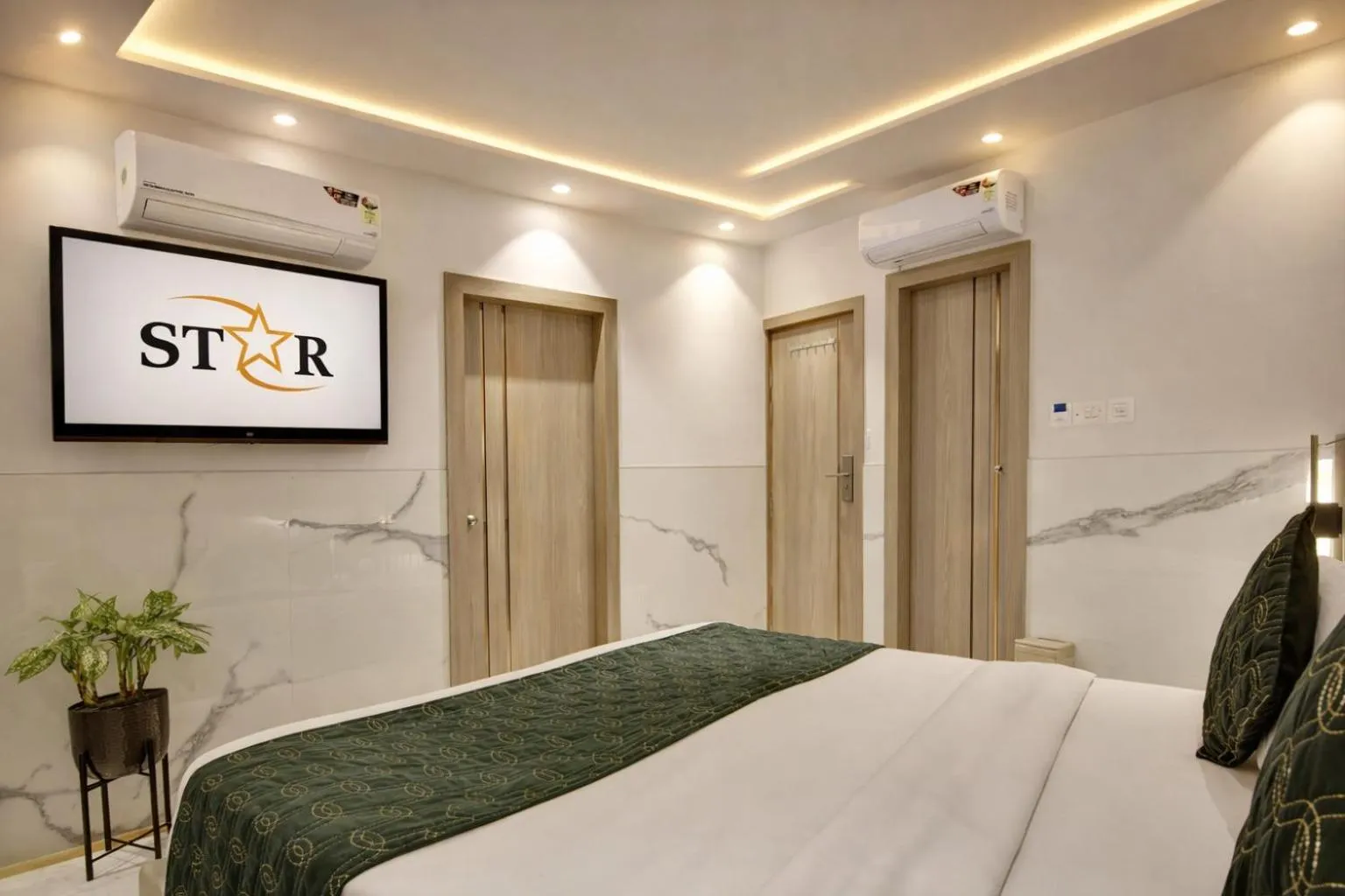 Photo of the whole room, Bed in Hotel International Inn - Near Delhi Airport