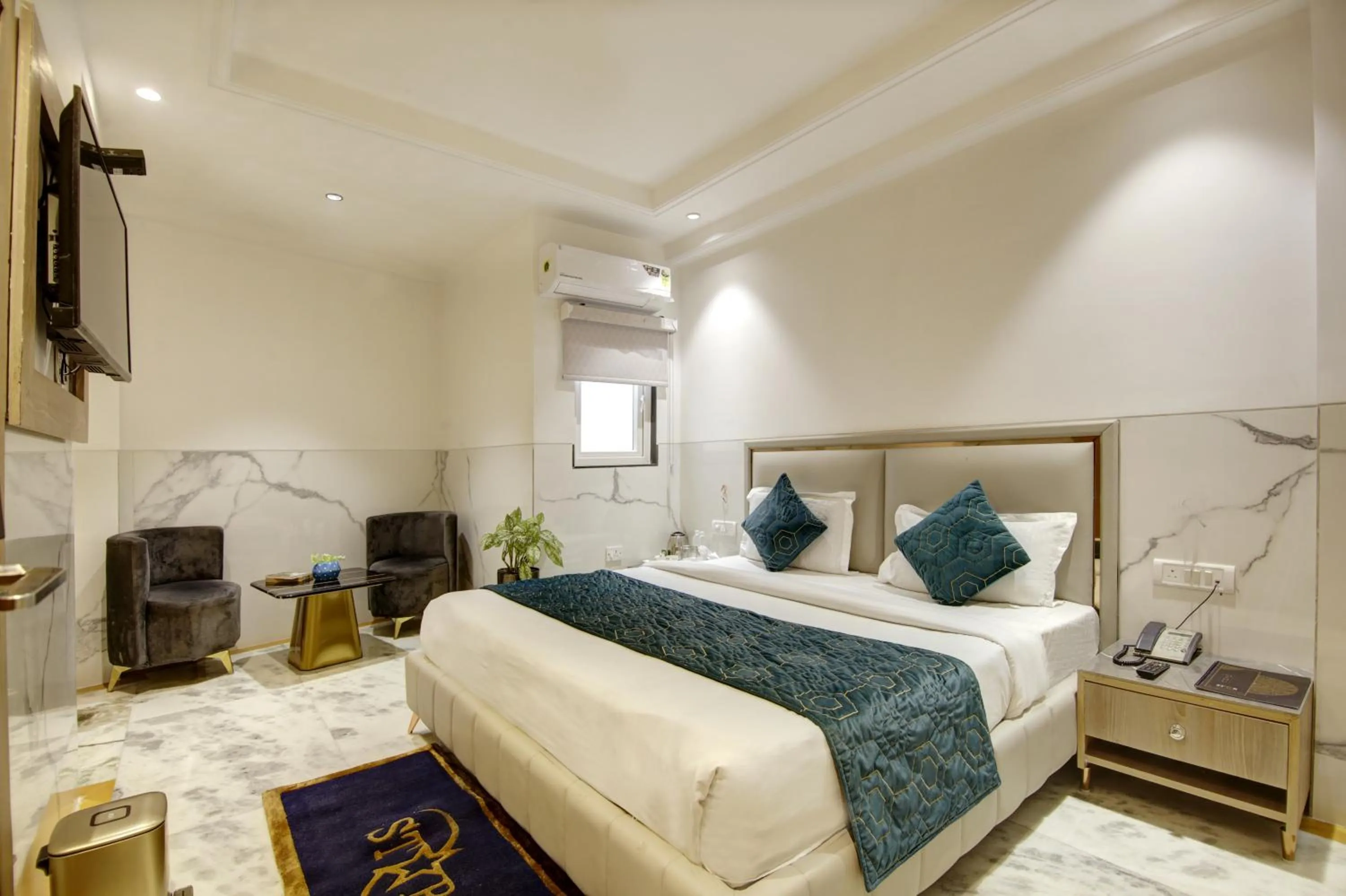 Bed in Hotel International Inn - Near Delhi Airport