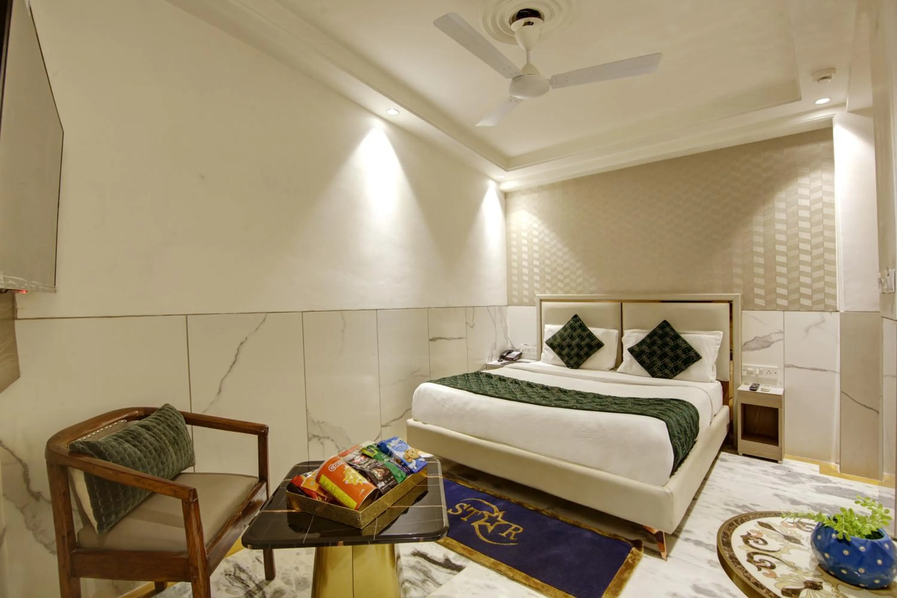 Bedroom, Bed in Hotel International Inn - Near Delhi Airport