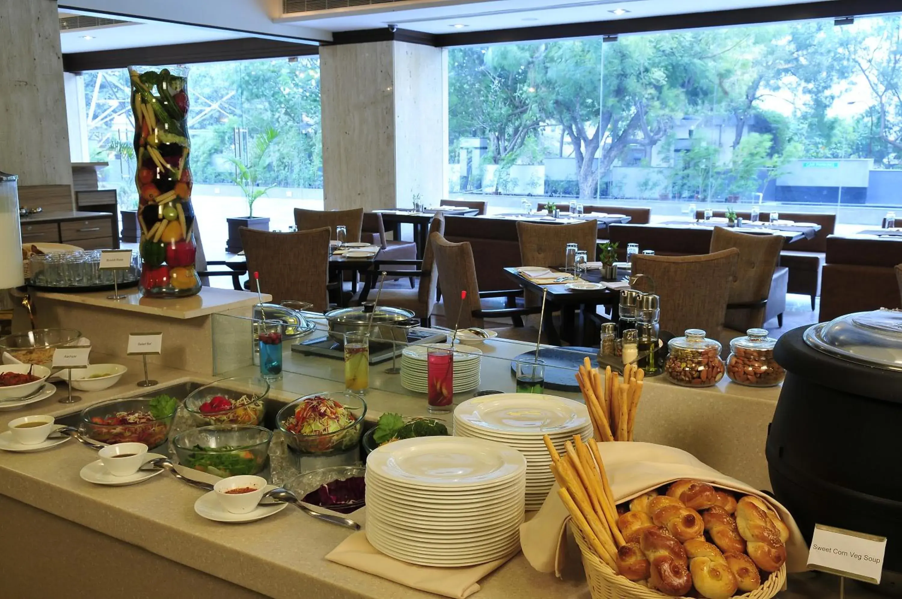 Restaurant/places to eat in The Cambay Grand Restaurant/places to eat in The Cambay Grand
