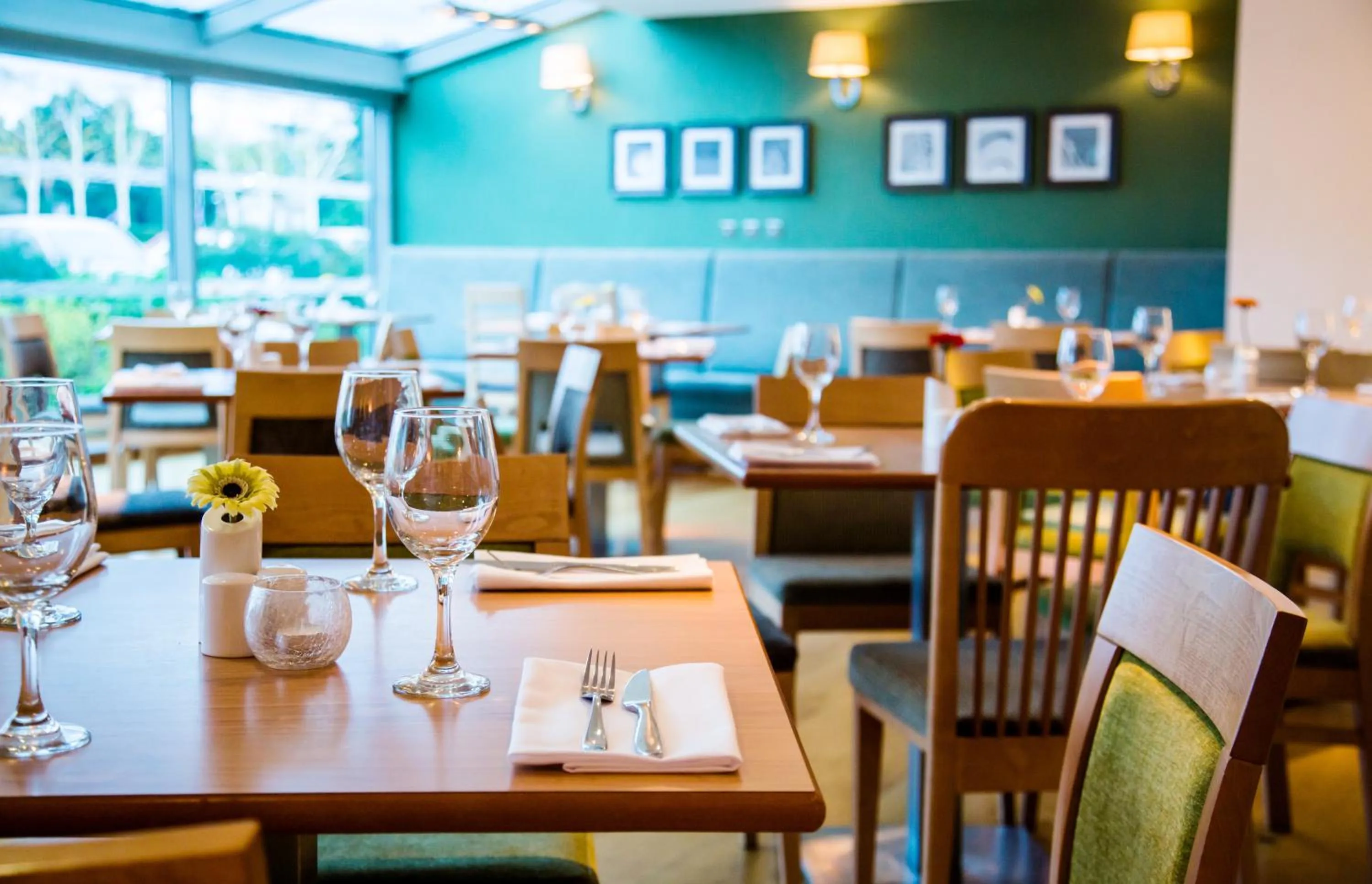 Restaurant/places to eat in Drayton Manor Hotel