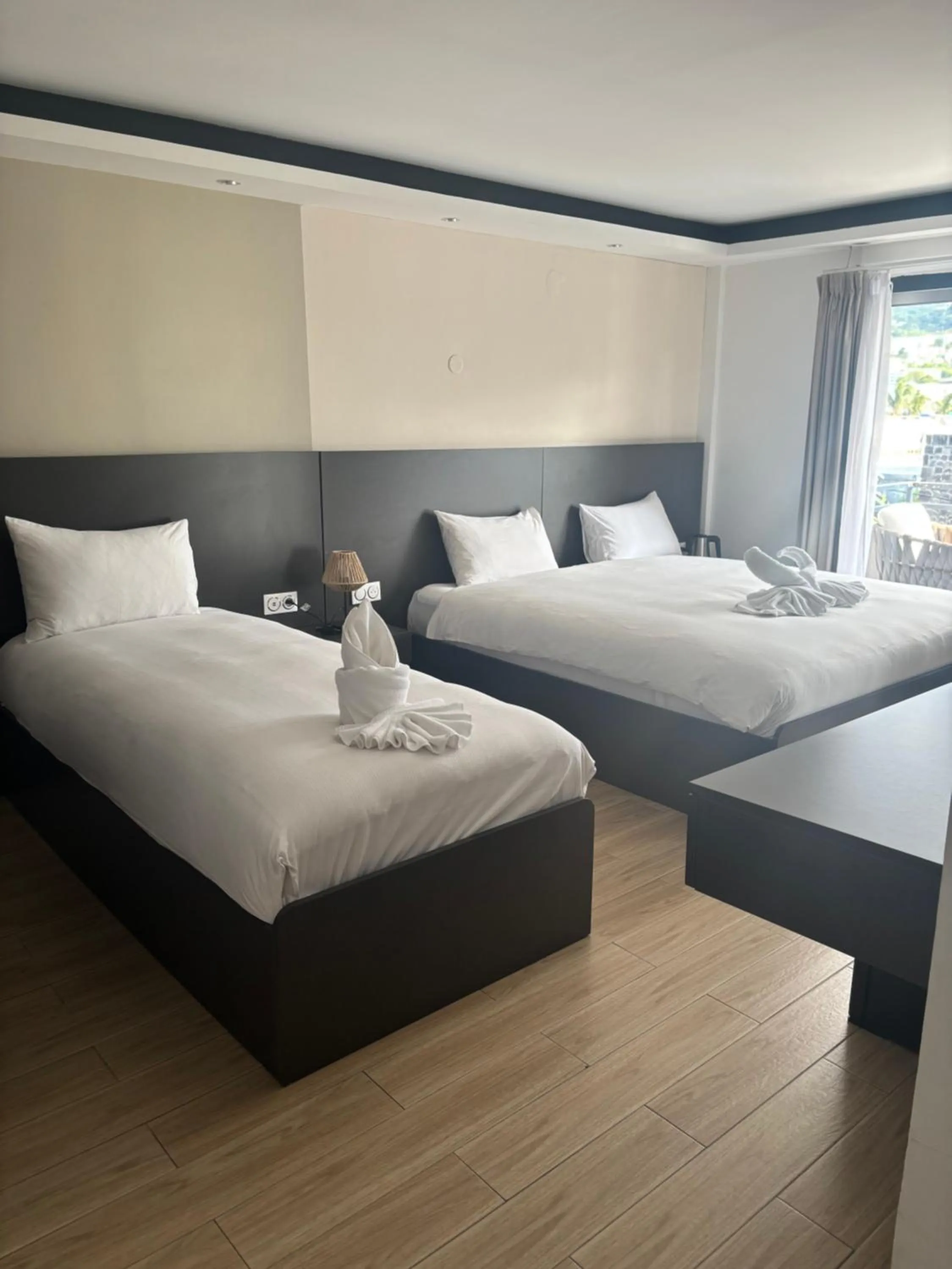 Bedroom, Bed in Hôtel Select - Réunion