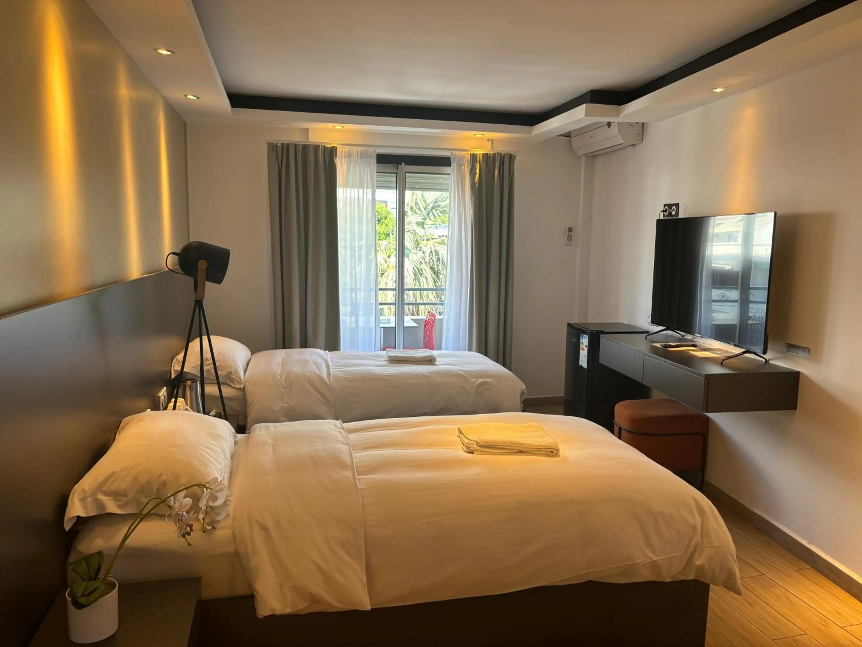 Photo of the whole room, Bed in Hôtel Select - Réunion