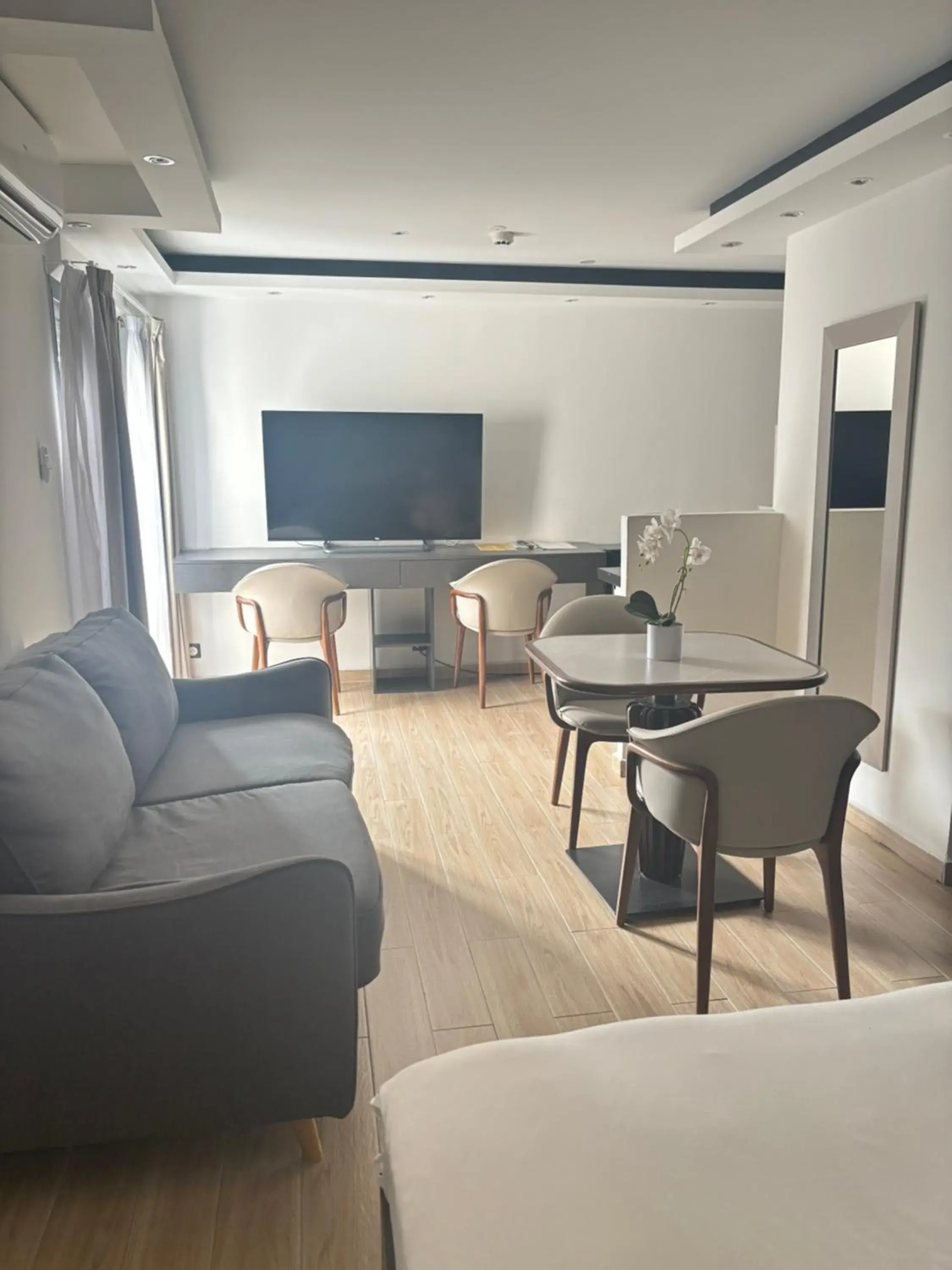 Photo of the whole room in Hôtel Select - Réunion Photo of the whole room in Hôtel Select - Réunion