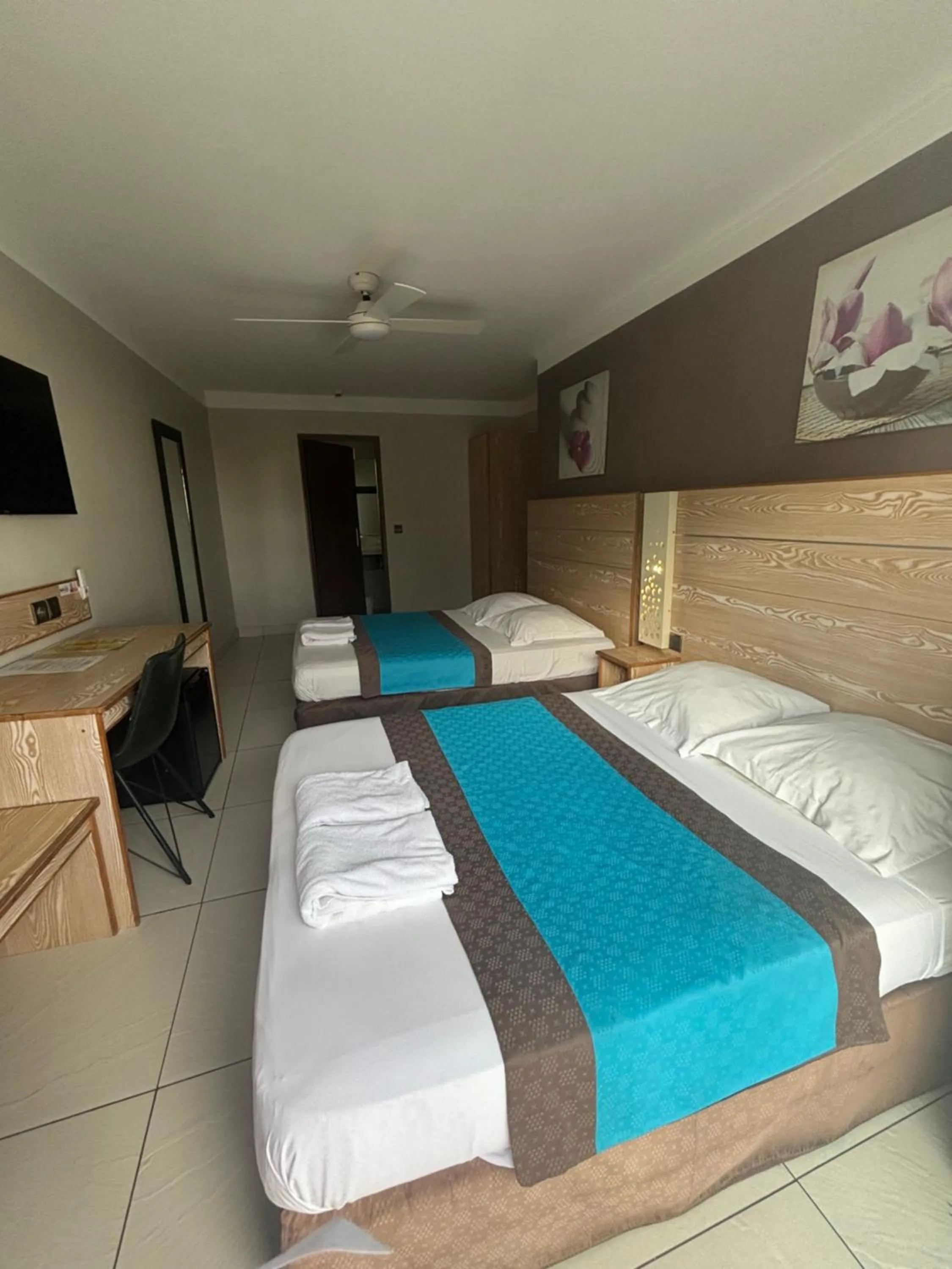 Bedroom, Bed in Hôtel Select - Réunion