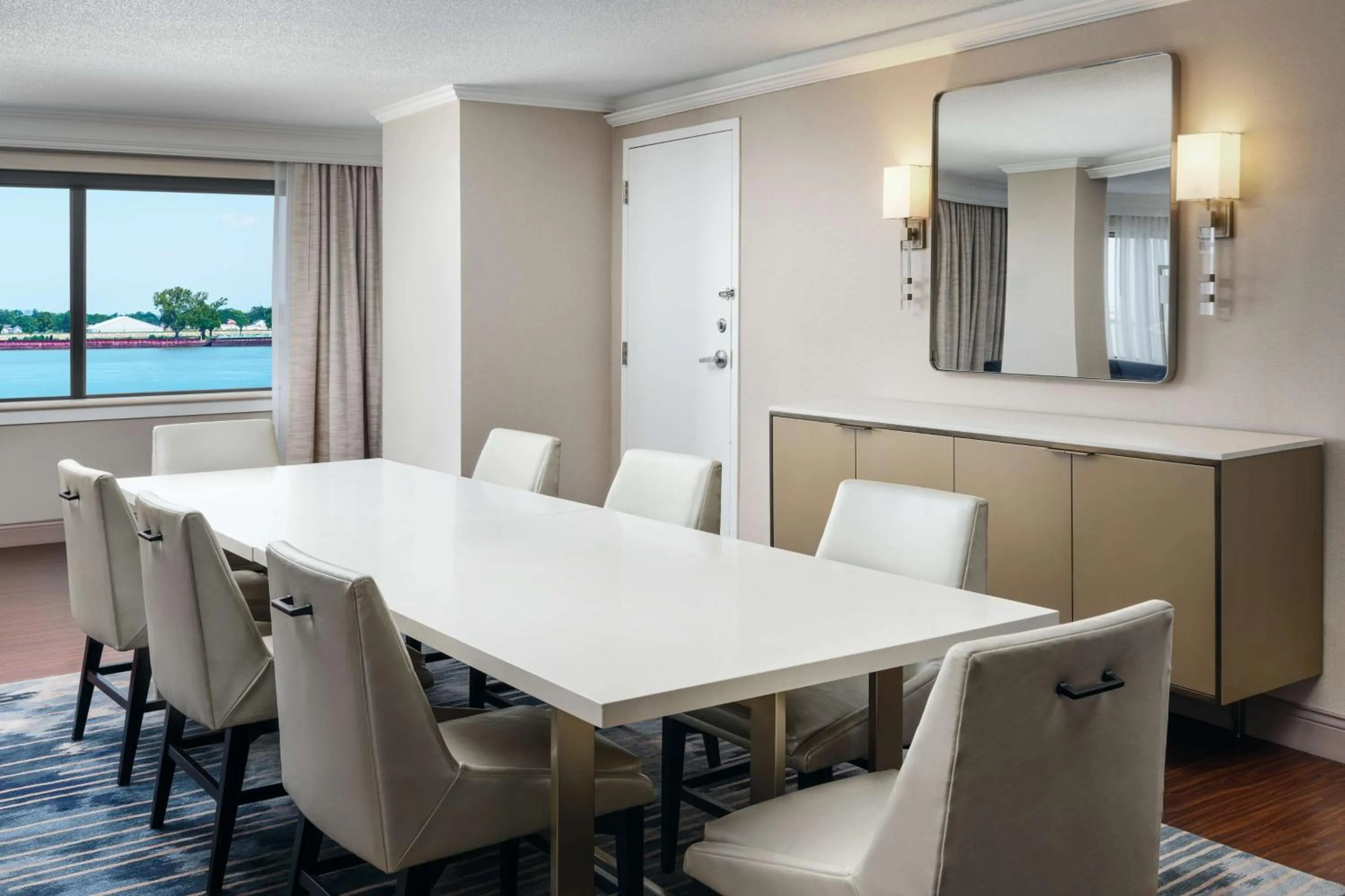 Living room in Hilton New Orleans Riverside