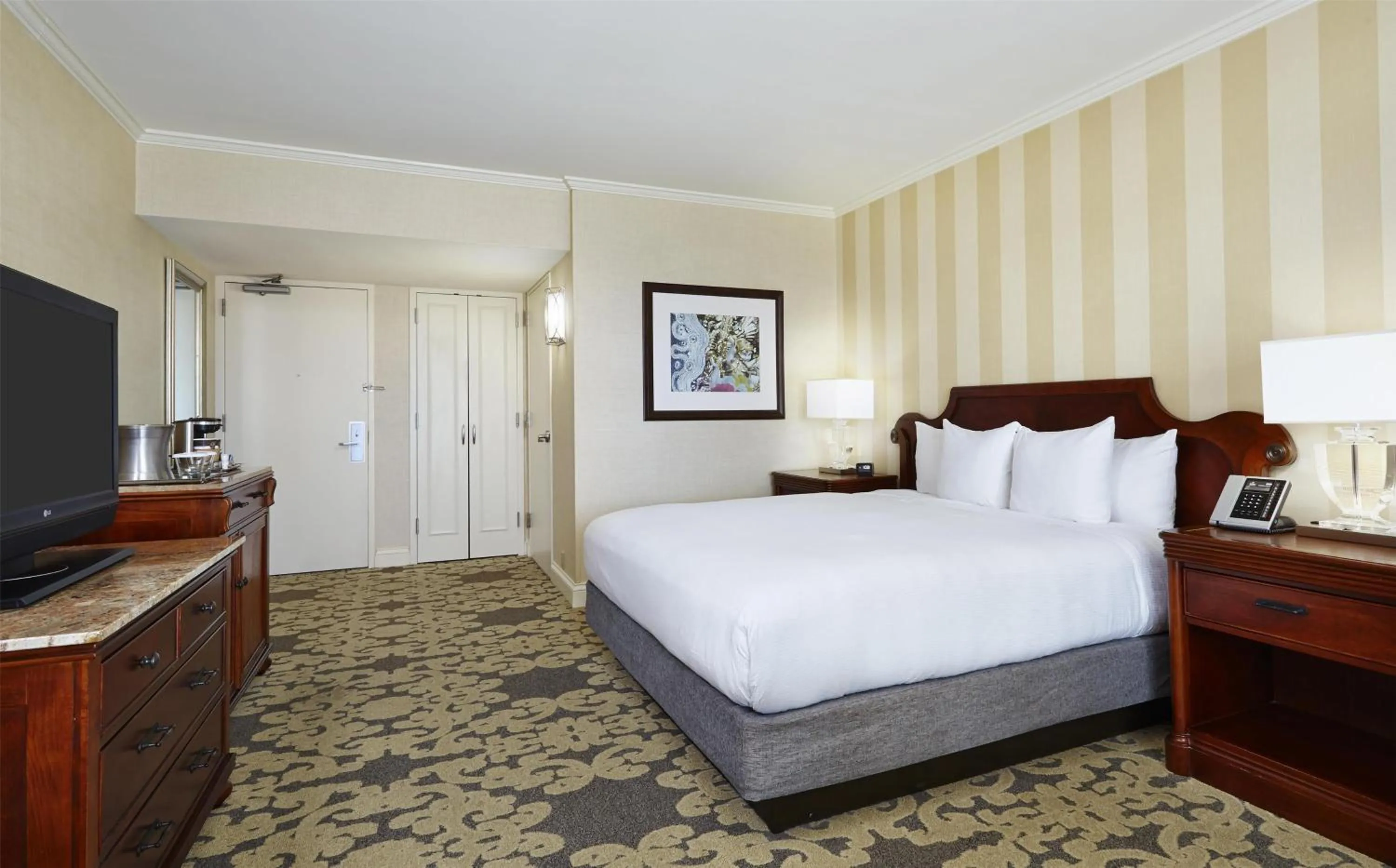 Bed in Hilton New Orleans Riverside