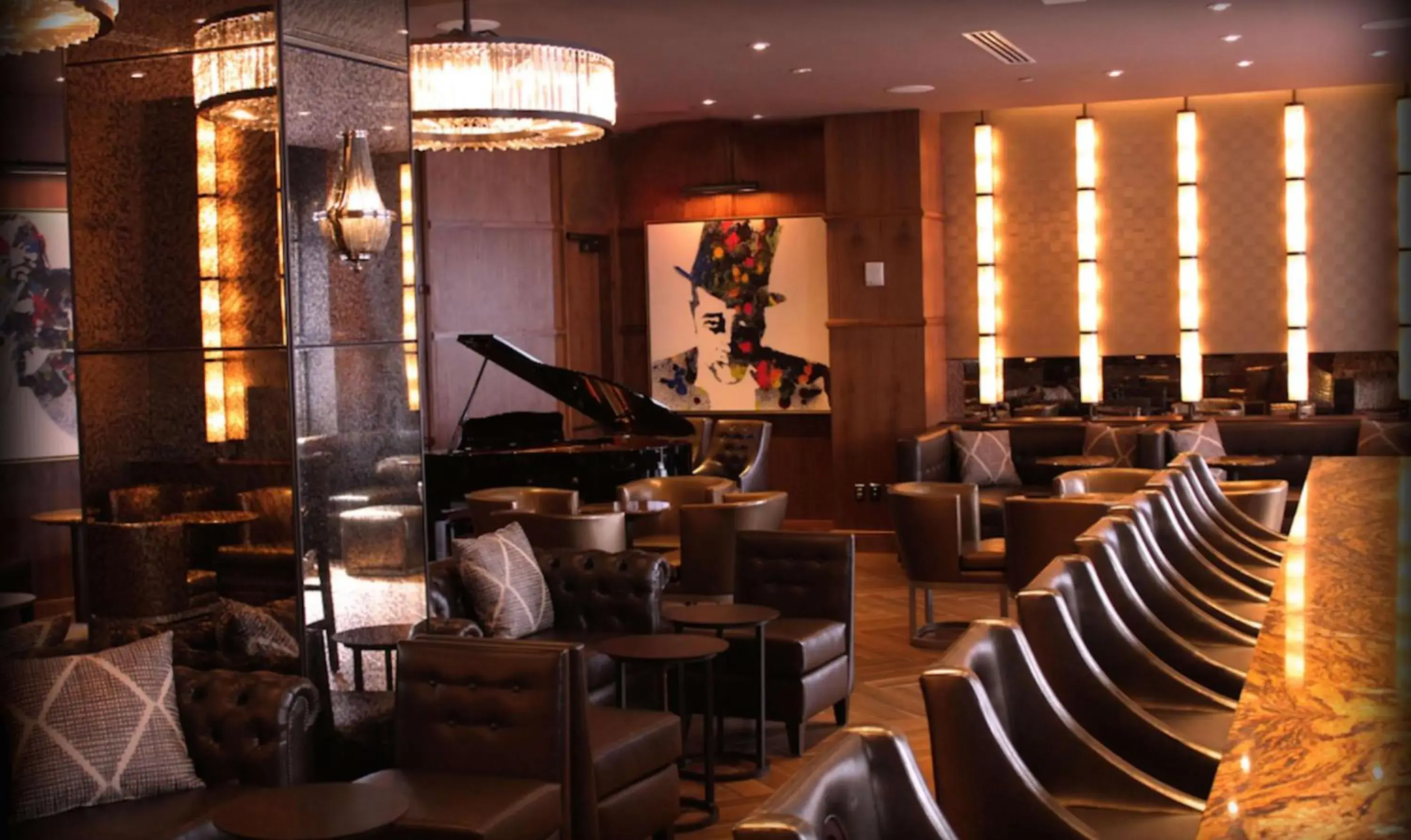 Lounge or bar in Hilton New Orleans Riverside Lounge or bar in Hilton New Orleans Riverside