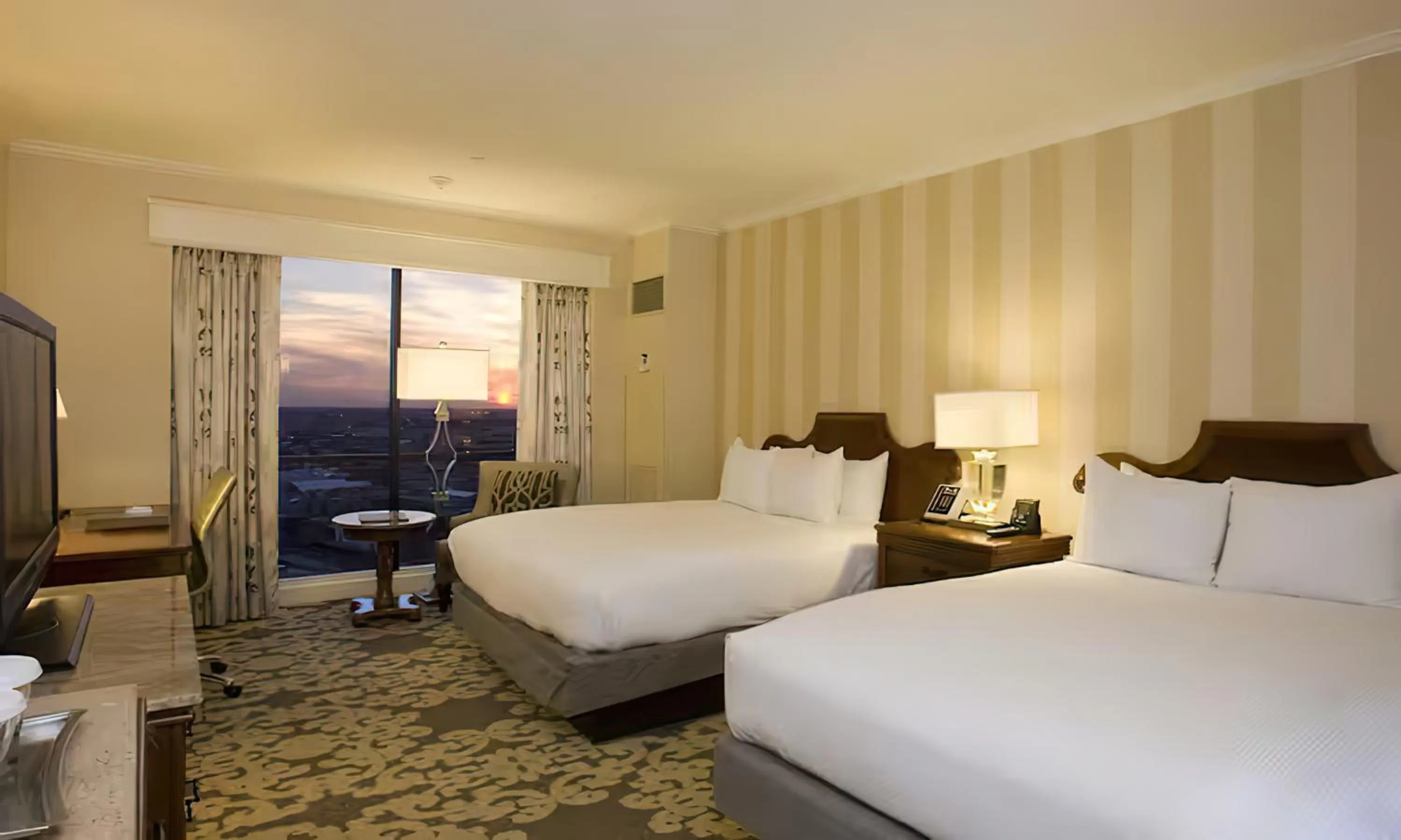 Bed in Hilton New Orleans Riverside