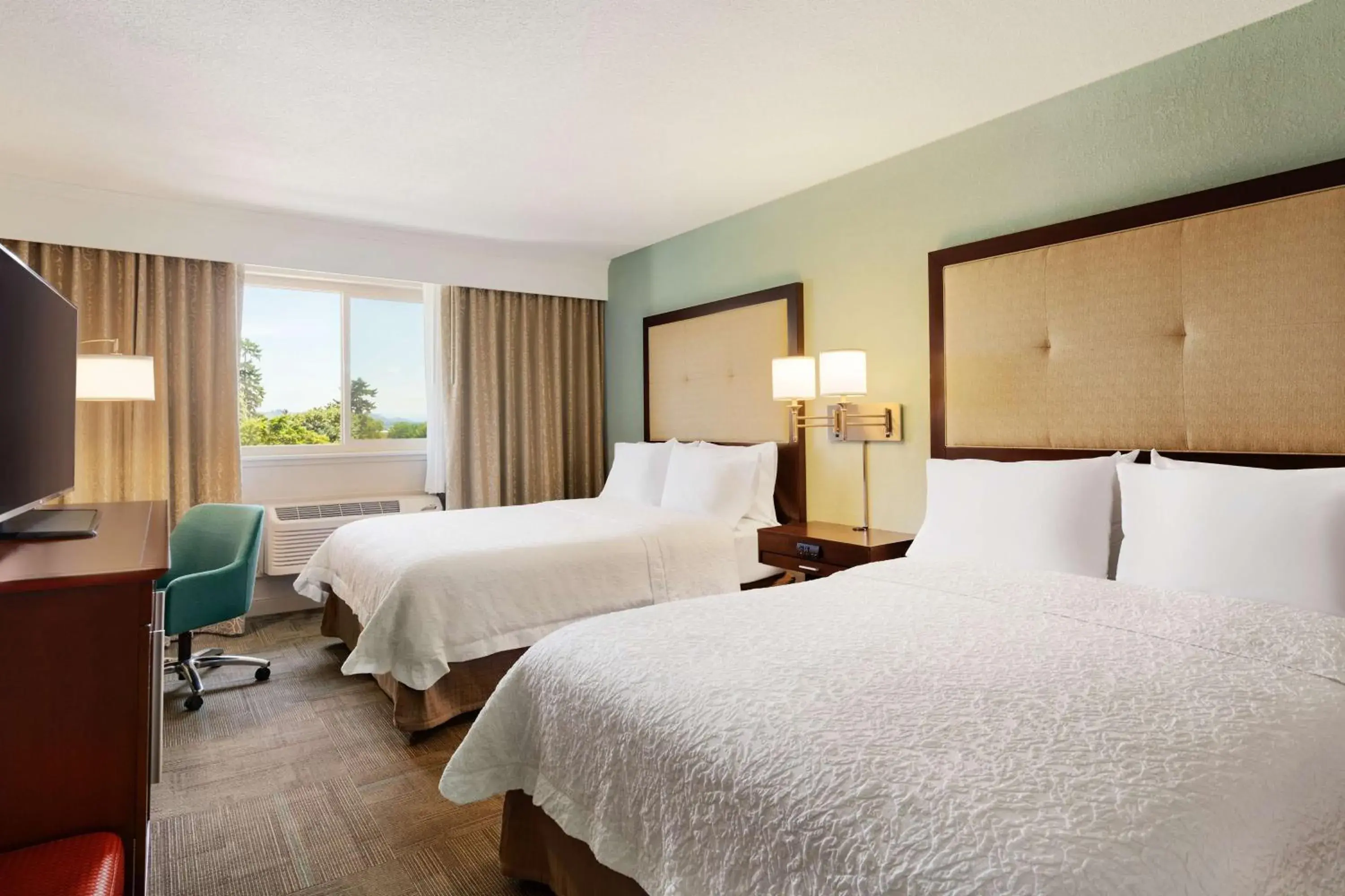 Room with Two Queen Beds - Non-Smoking in Hampton Inn - Portland/Clackamas Room with Two Queen Beds - Non-Smoking in Hampton Inn - Portland/Clackamas
