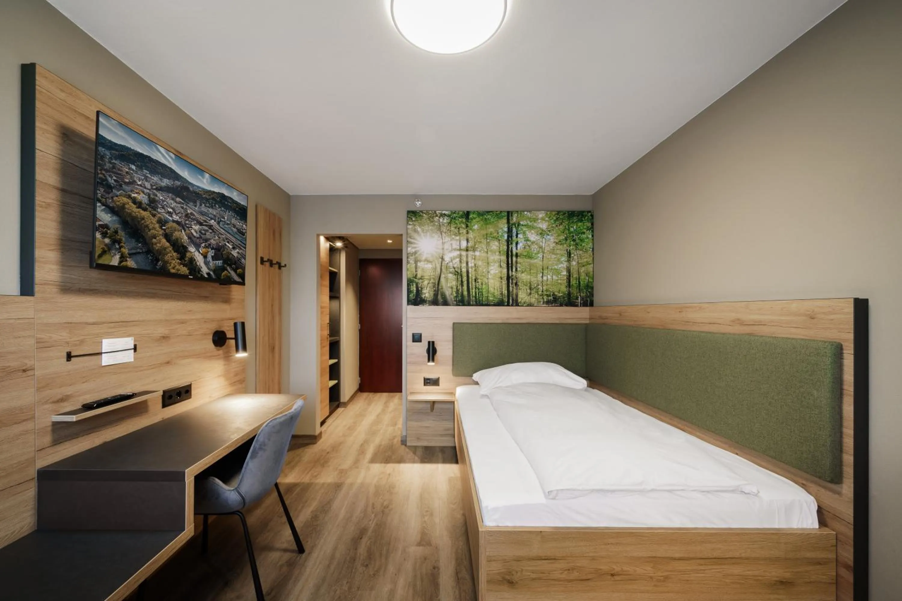 Bed in Hotel Linde - 24h Self Check-in