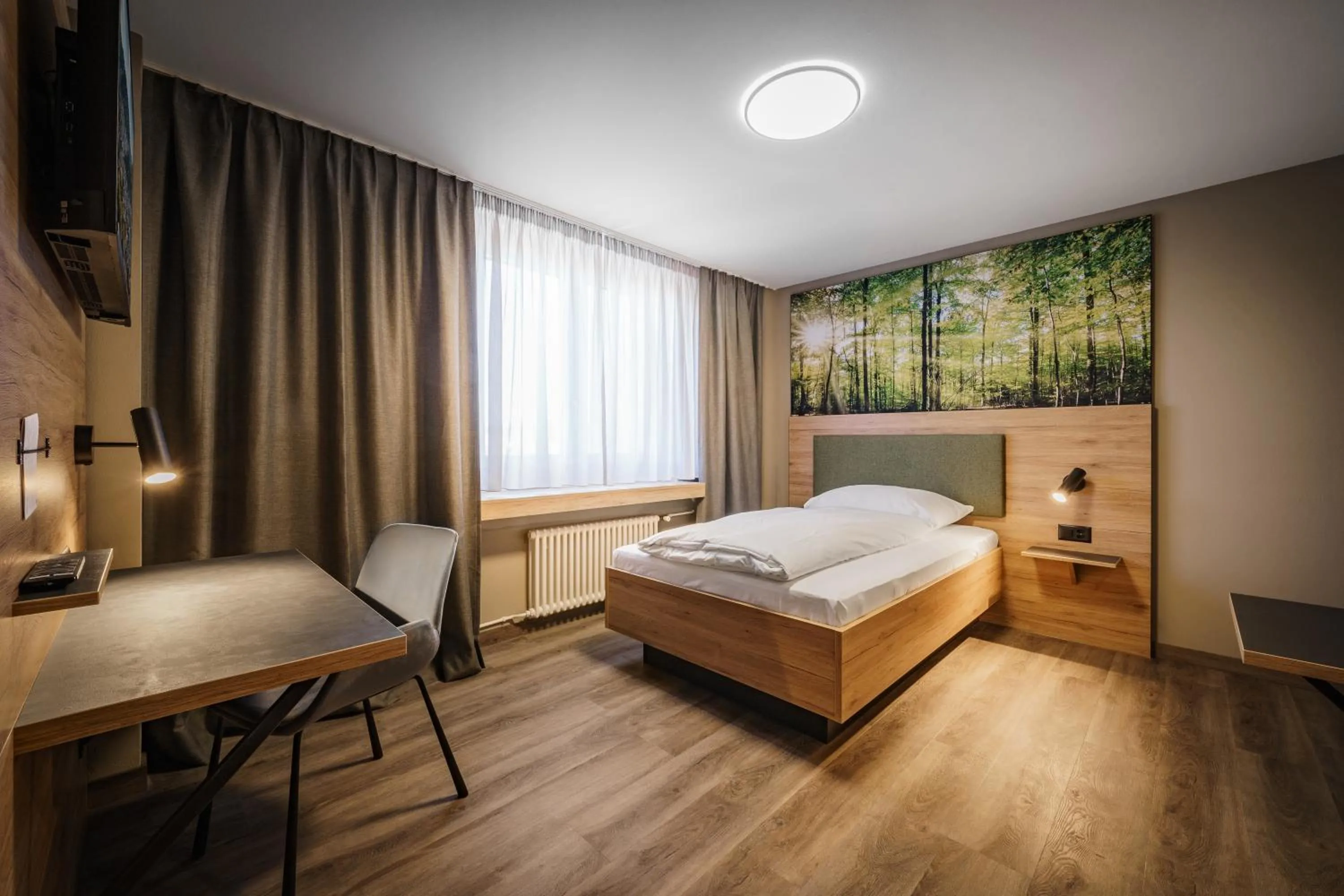 Bed in Hotel Linde - 24h Self Check-in