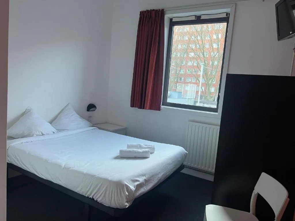 Bedroom, Bed in Résidence Internationale De Paris