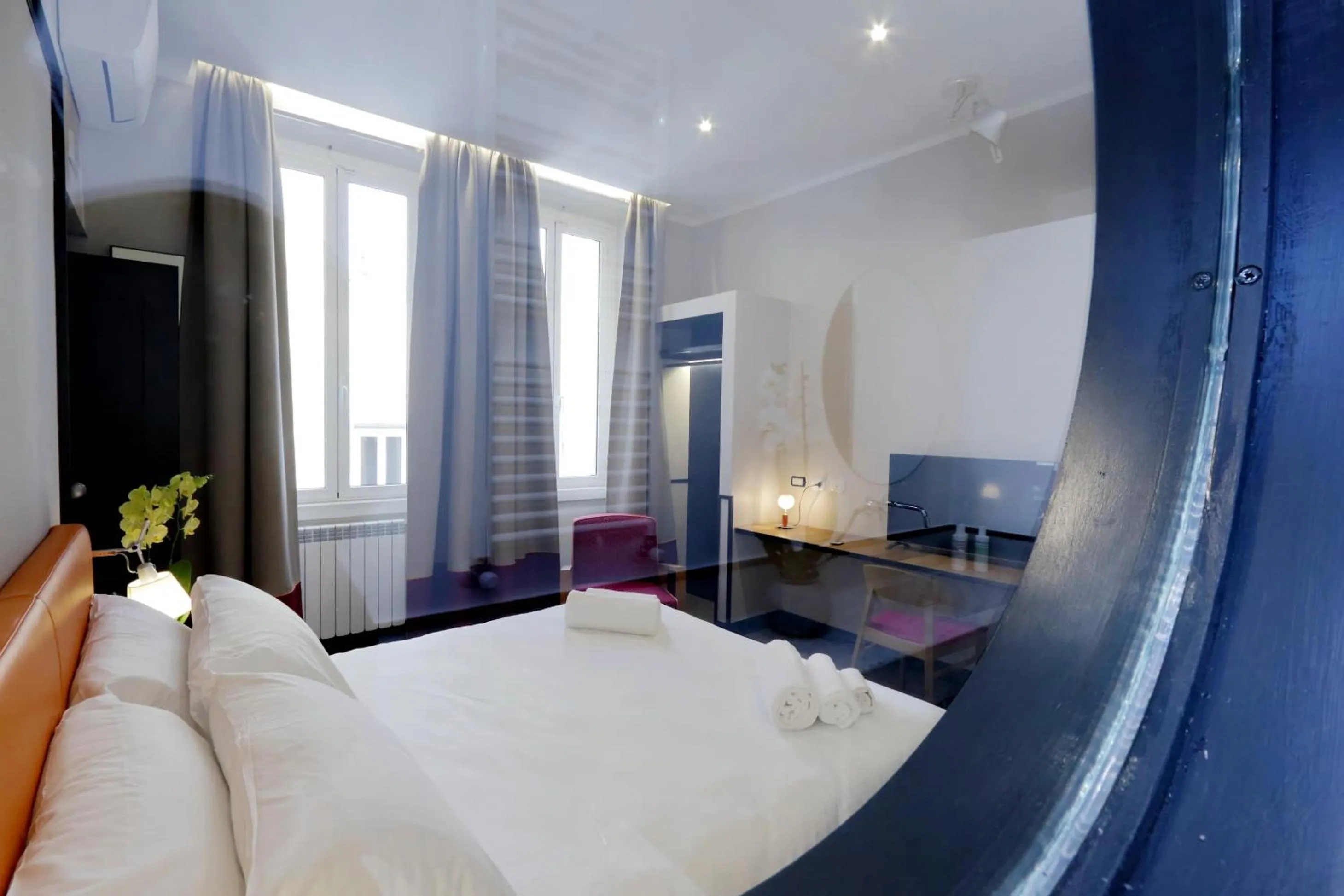 Decorative detail, Bed in Relais Vittoria Colonna