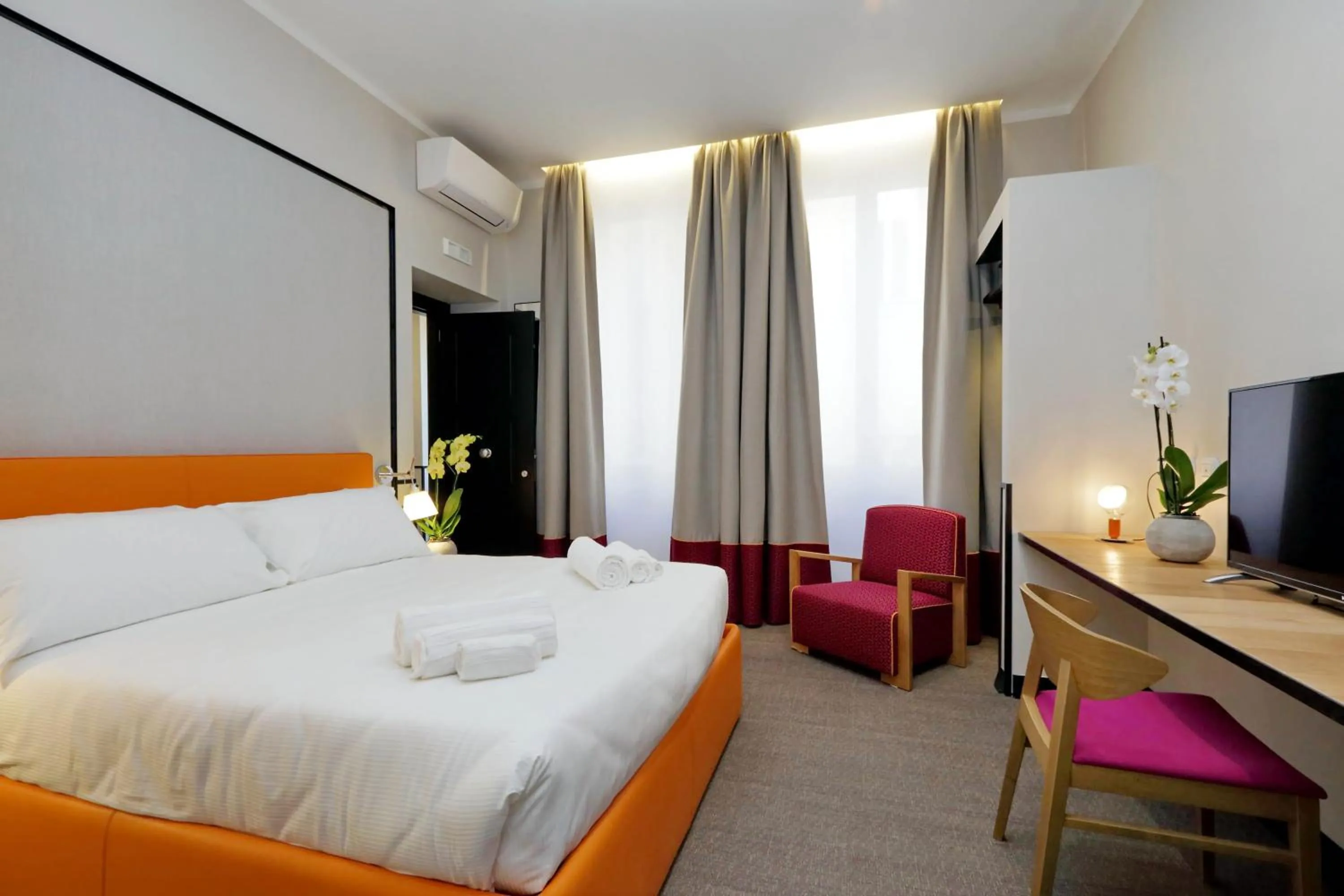 Photo of the whole room, Bed in Relais Vittoria Colonna