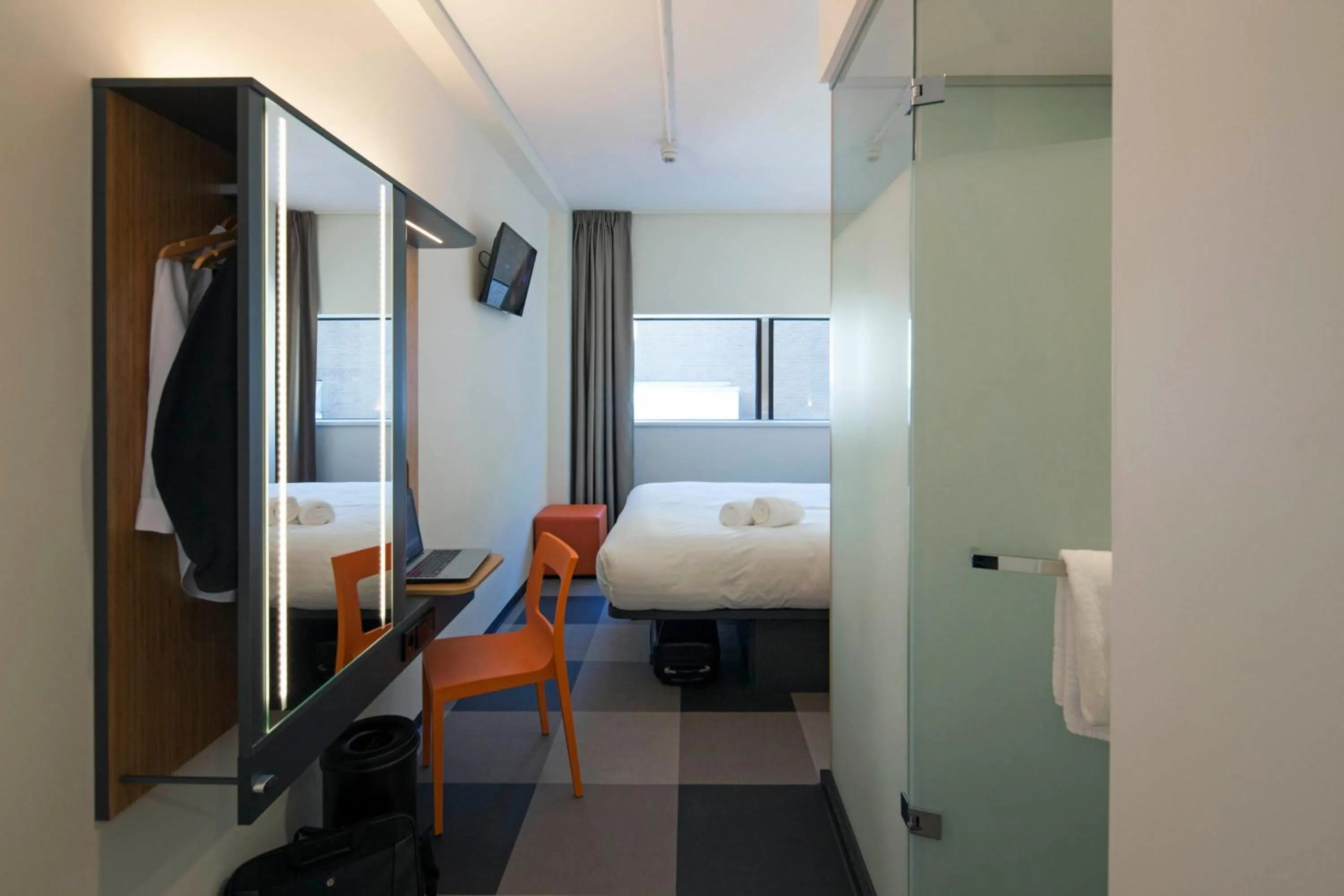 Photo of the whole room, Bed in easyHotel The Hague Scheveningen Beach