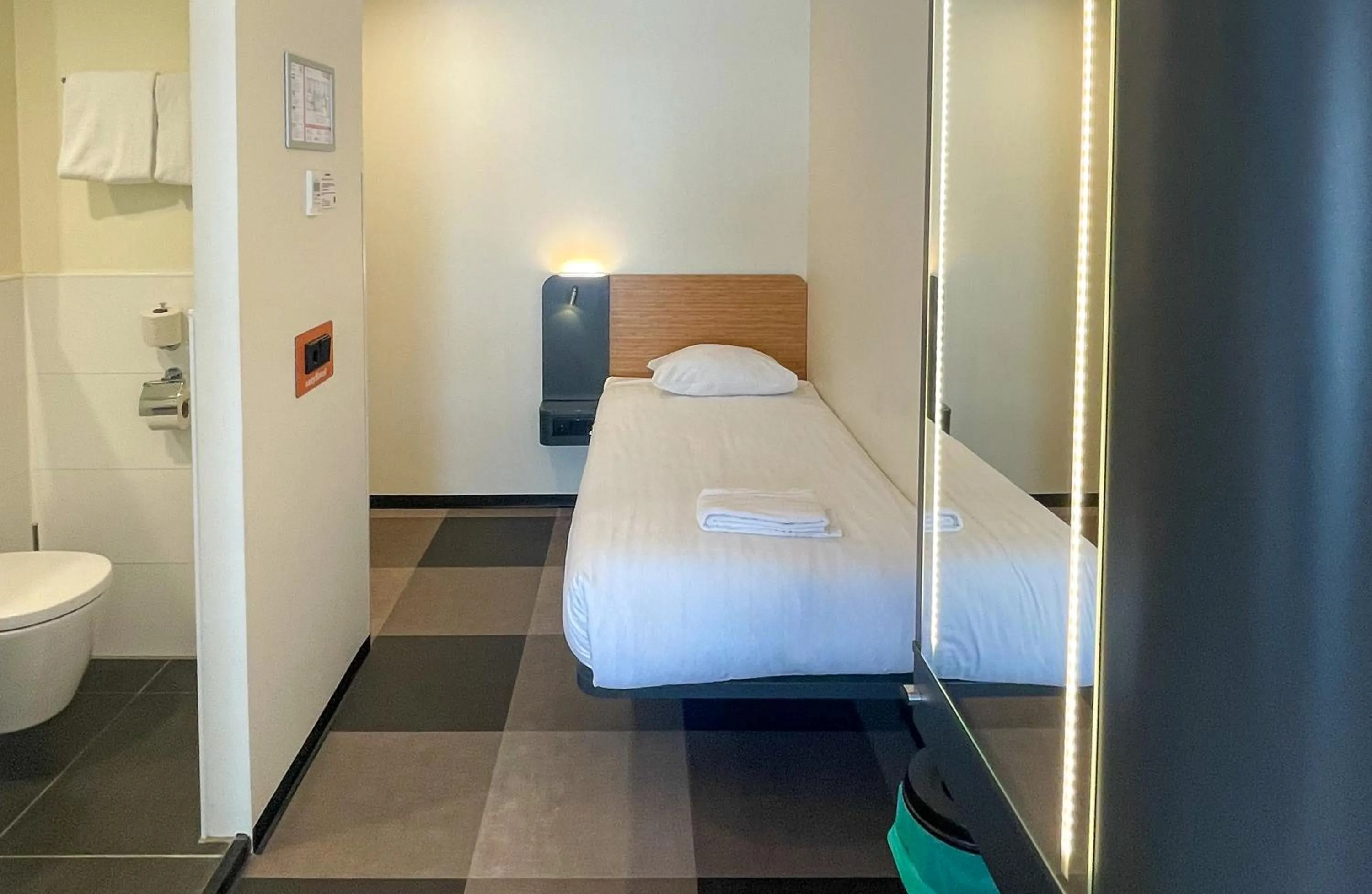 Bed in easyHotel The Hague Scheveningen Beach