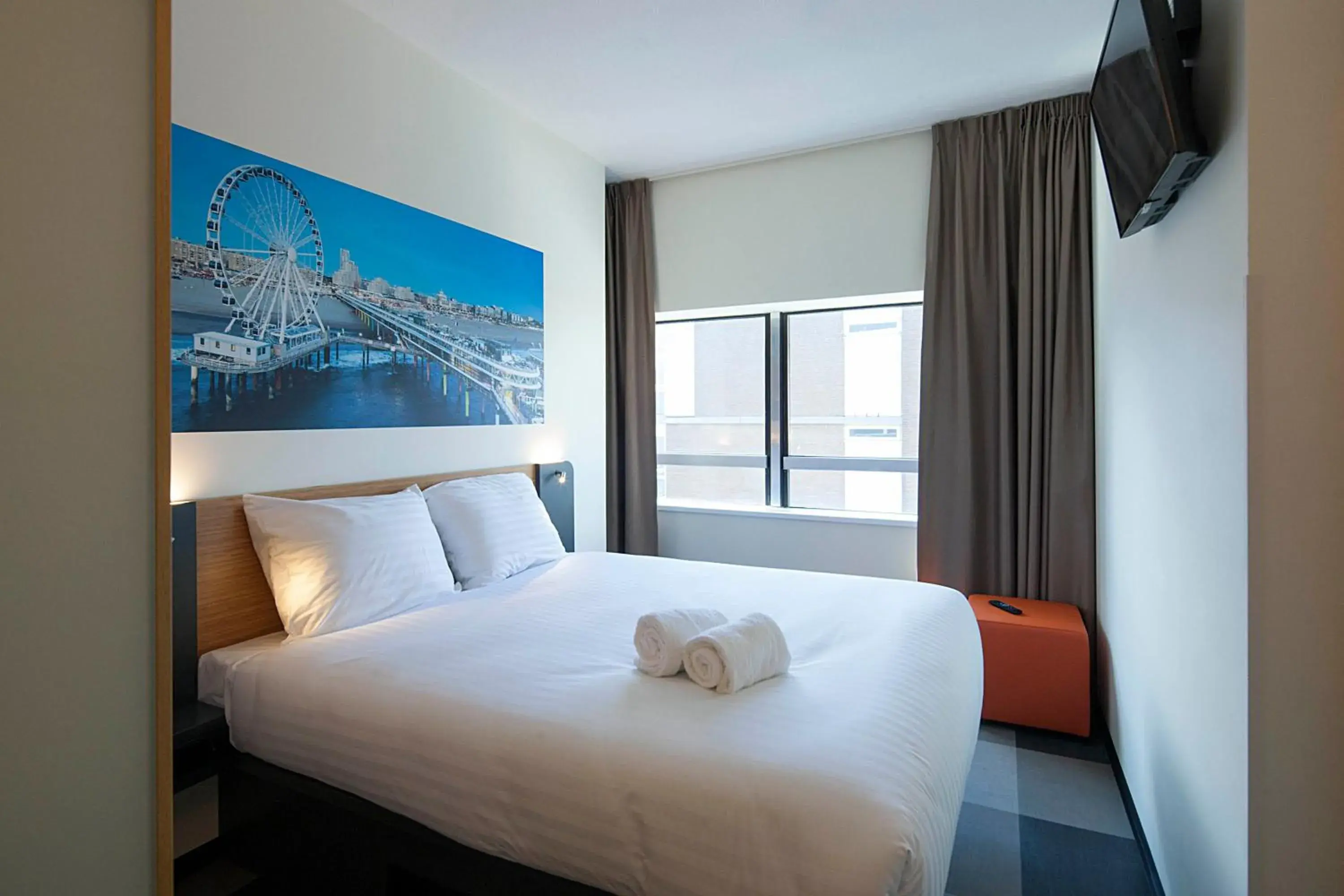 Photo of the whole room, Bed in easyHotel The Hague Scheveningen Beach Photo of the whole room, Bed in easyHotel The Hague Scheveningen Beach