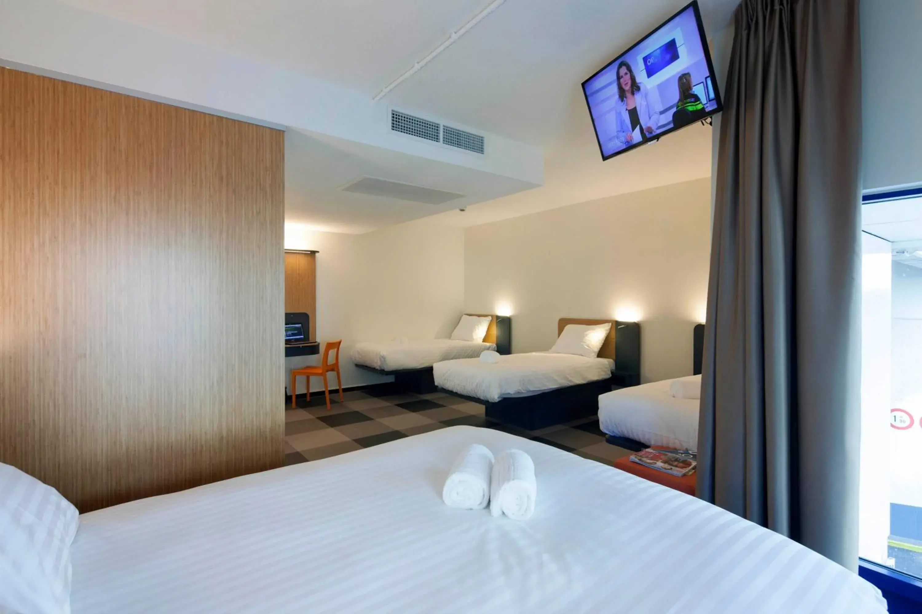 Photo of the whole room, Bed in easyHotel The Hague Scheveningen Beach Photo of the whole room, Bed in easyHotel The Hague Scheveningen Beach