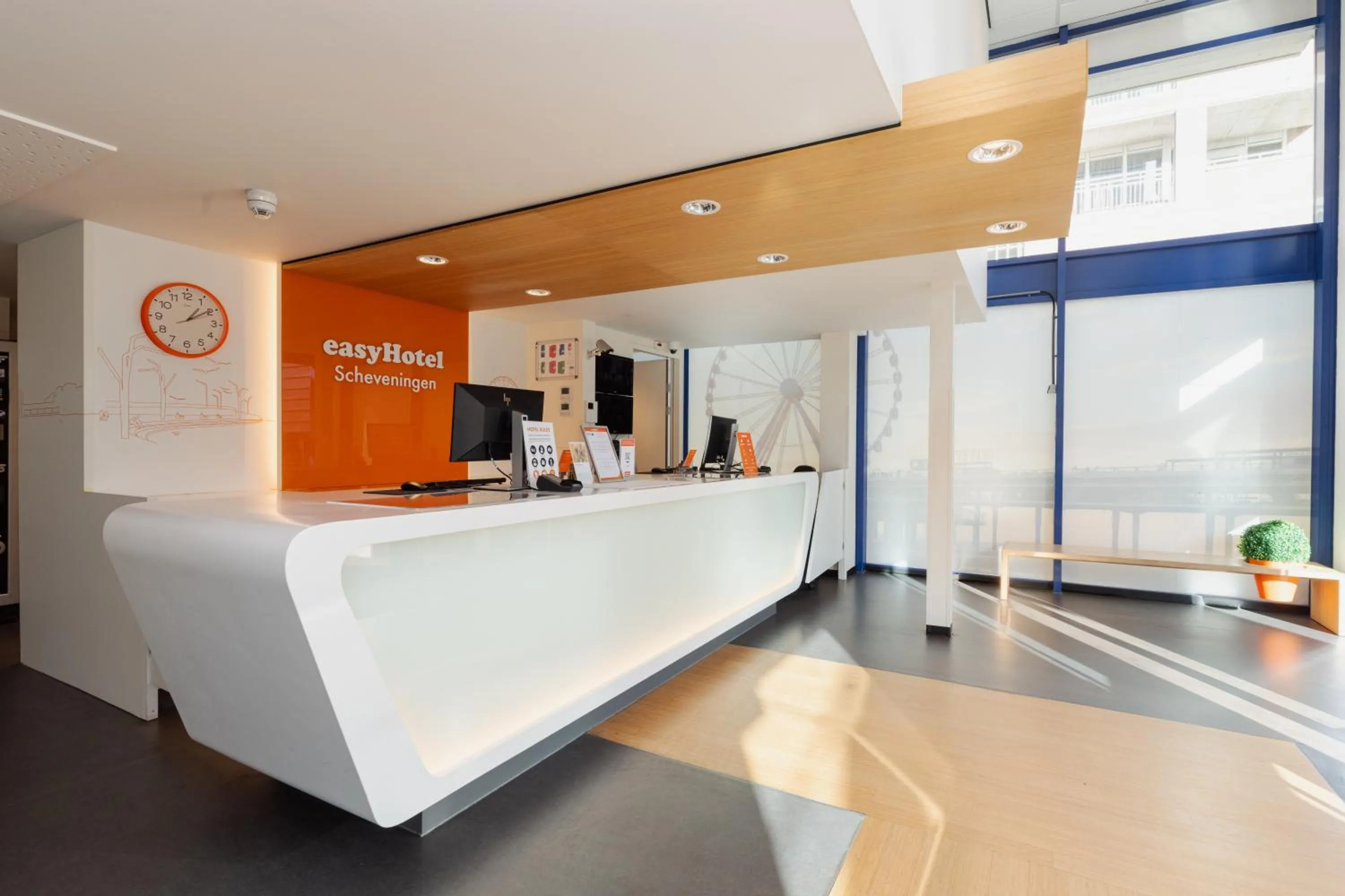 Lobby or reception in easyHotel The Hague Scheveningen Beach