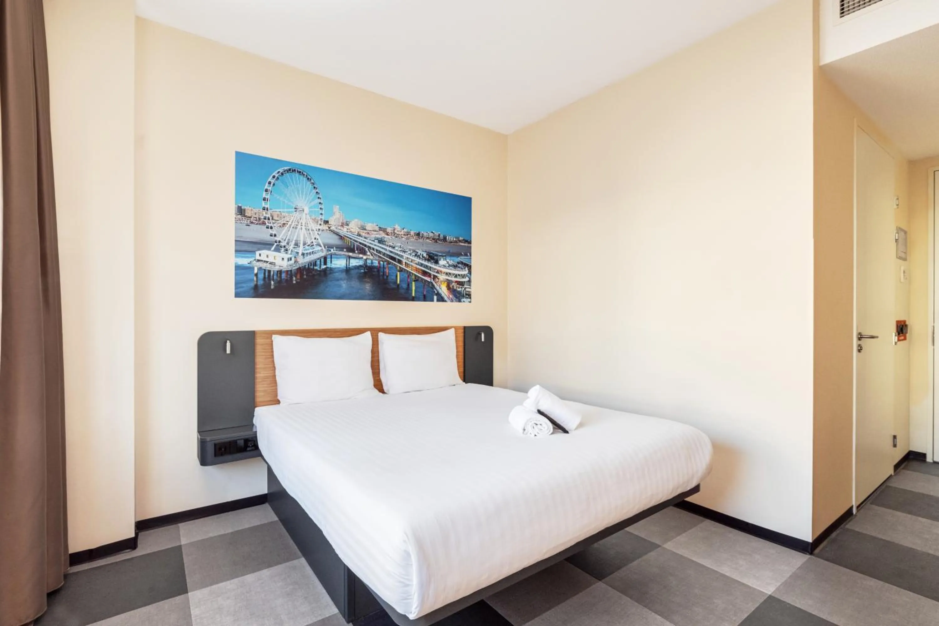 Bed in easyHotel The Hague Scheveningen Beach