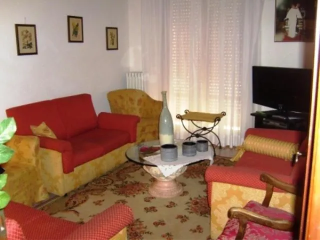 Communal lounge/ TV room in Albergo Marenghi