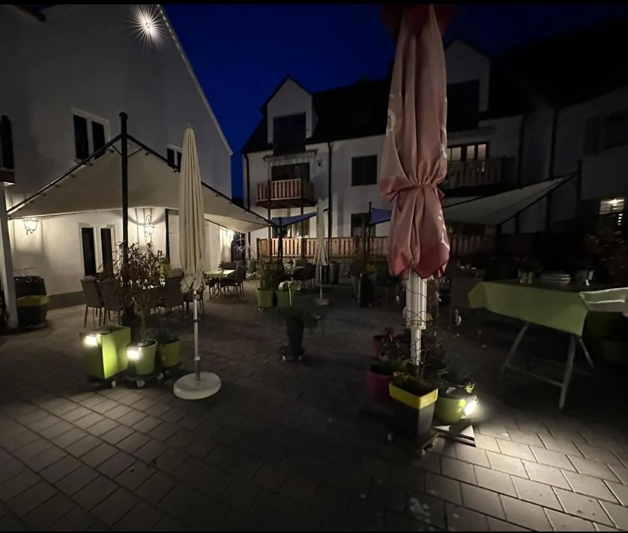 Restaurant/places to eat in Hotel Goldene Rose