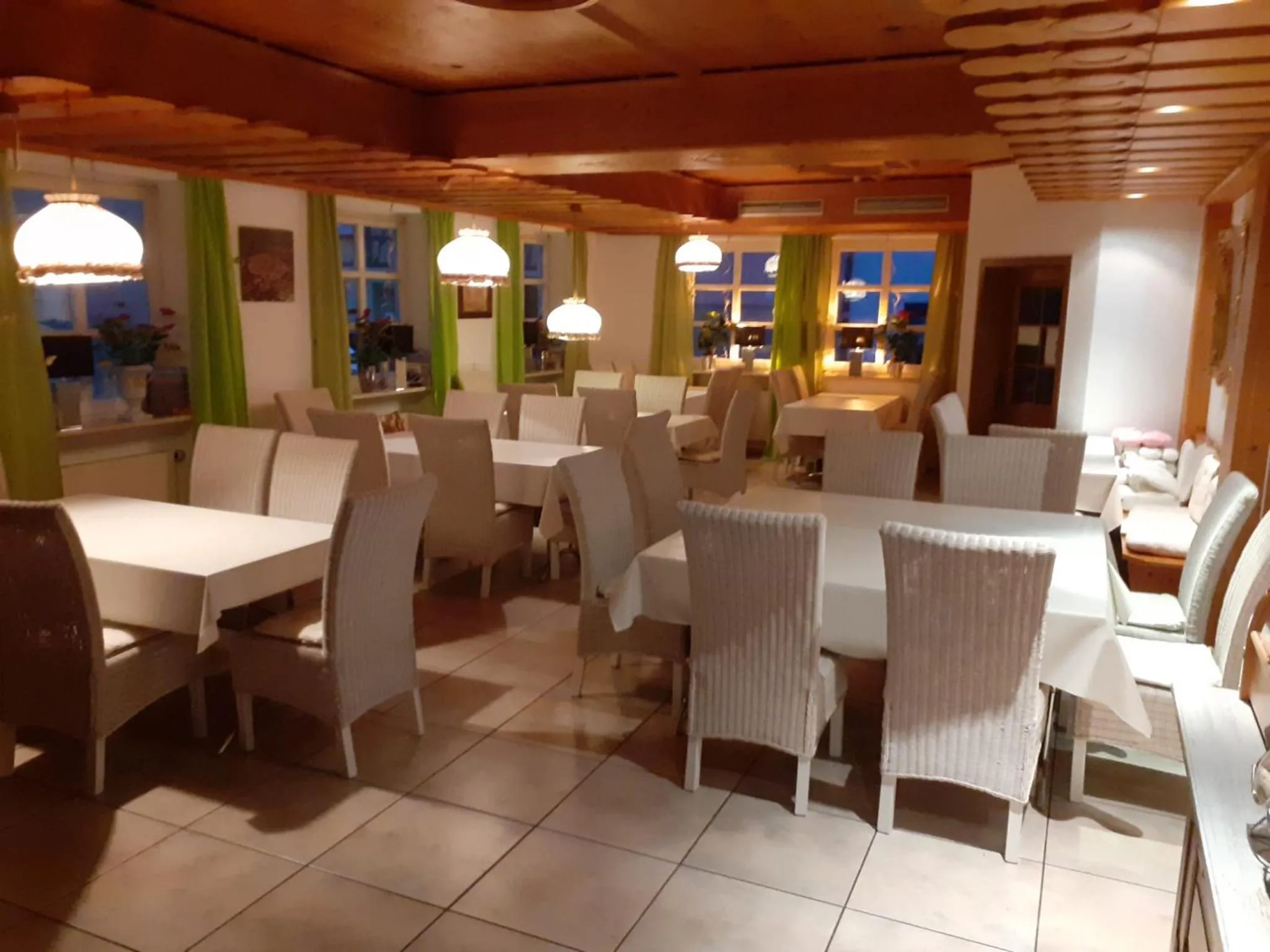 Restaurant/places to eat in Hotel Goldene Rose