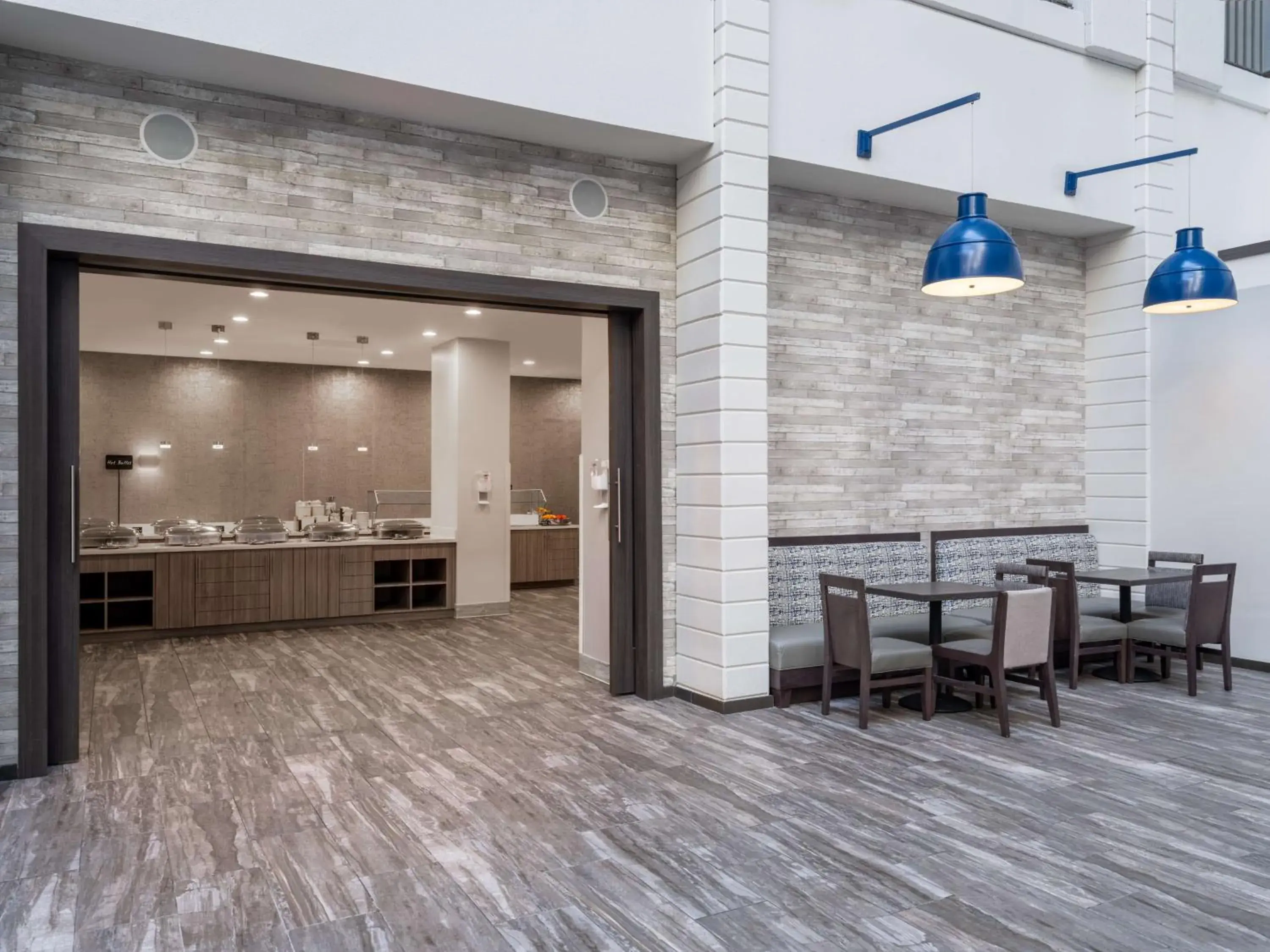 Breakfast in Embassy Suites Baltimore - North/Hunt Valley Breakfast in Embassy Suites Baltimore - North/Hunt Valley