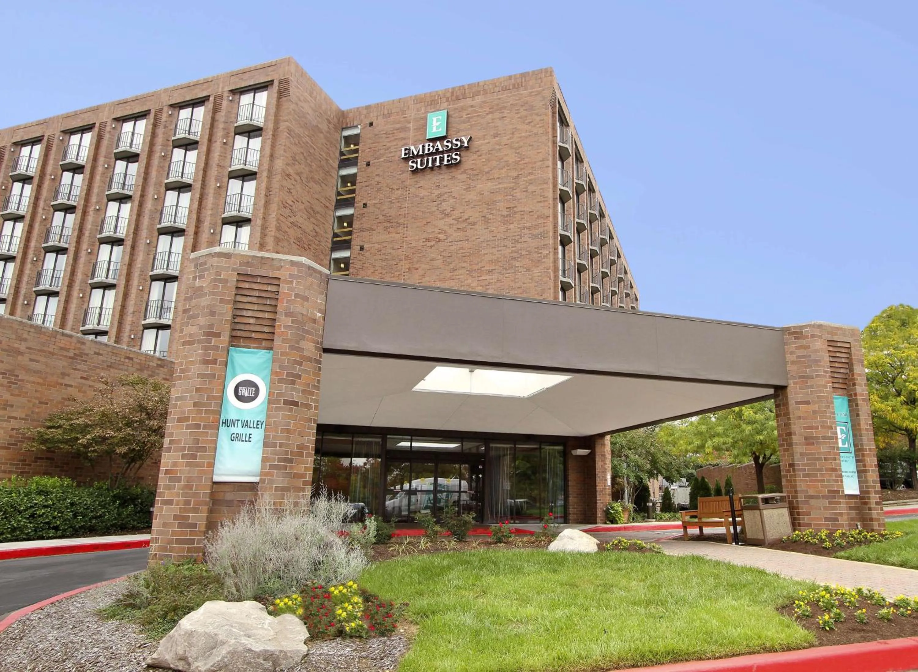 Property building in Embassy Suites Baltimore - North/Hunt Valley