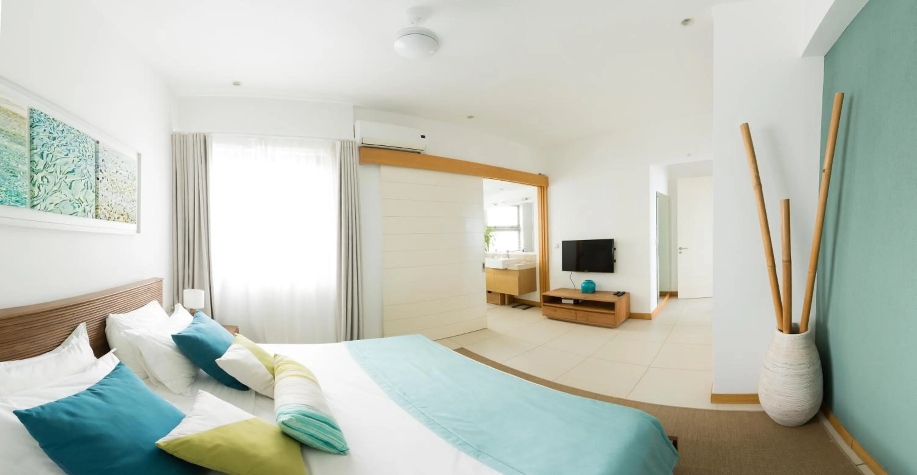 TV and multimedia, Bed in Open Sky Penthouse