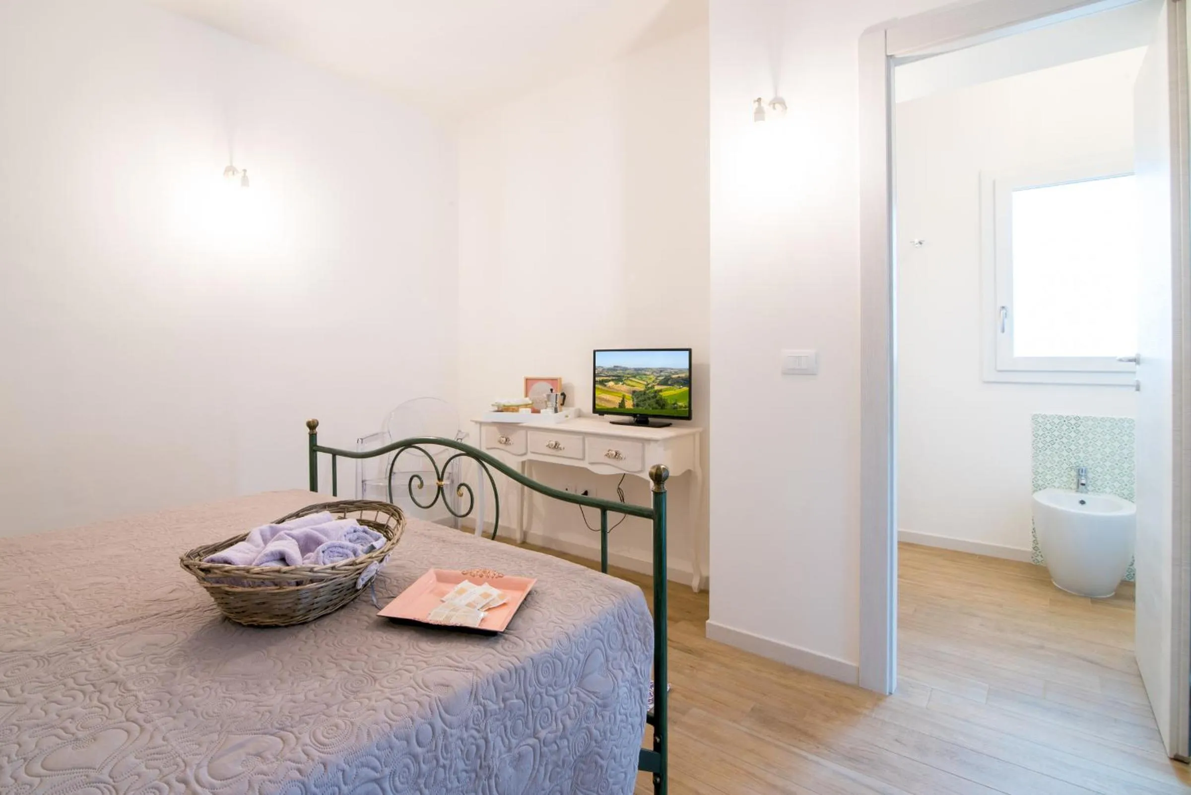 Double Room in La Viola e il Sole - alloggi e glamping -