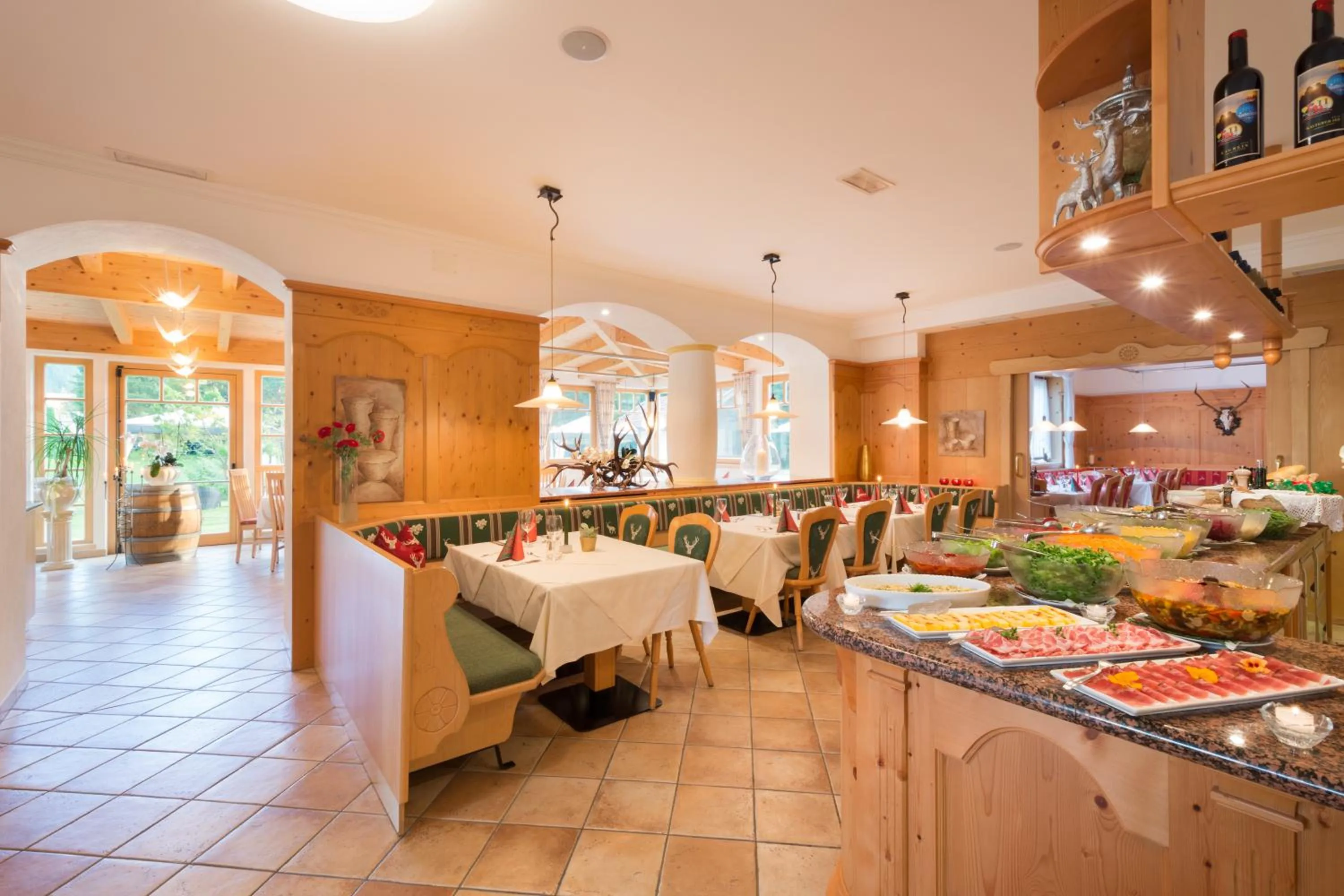 Restaurant/places to eat in Apparthotel Germania