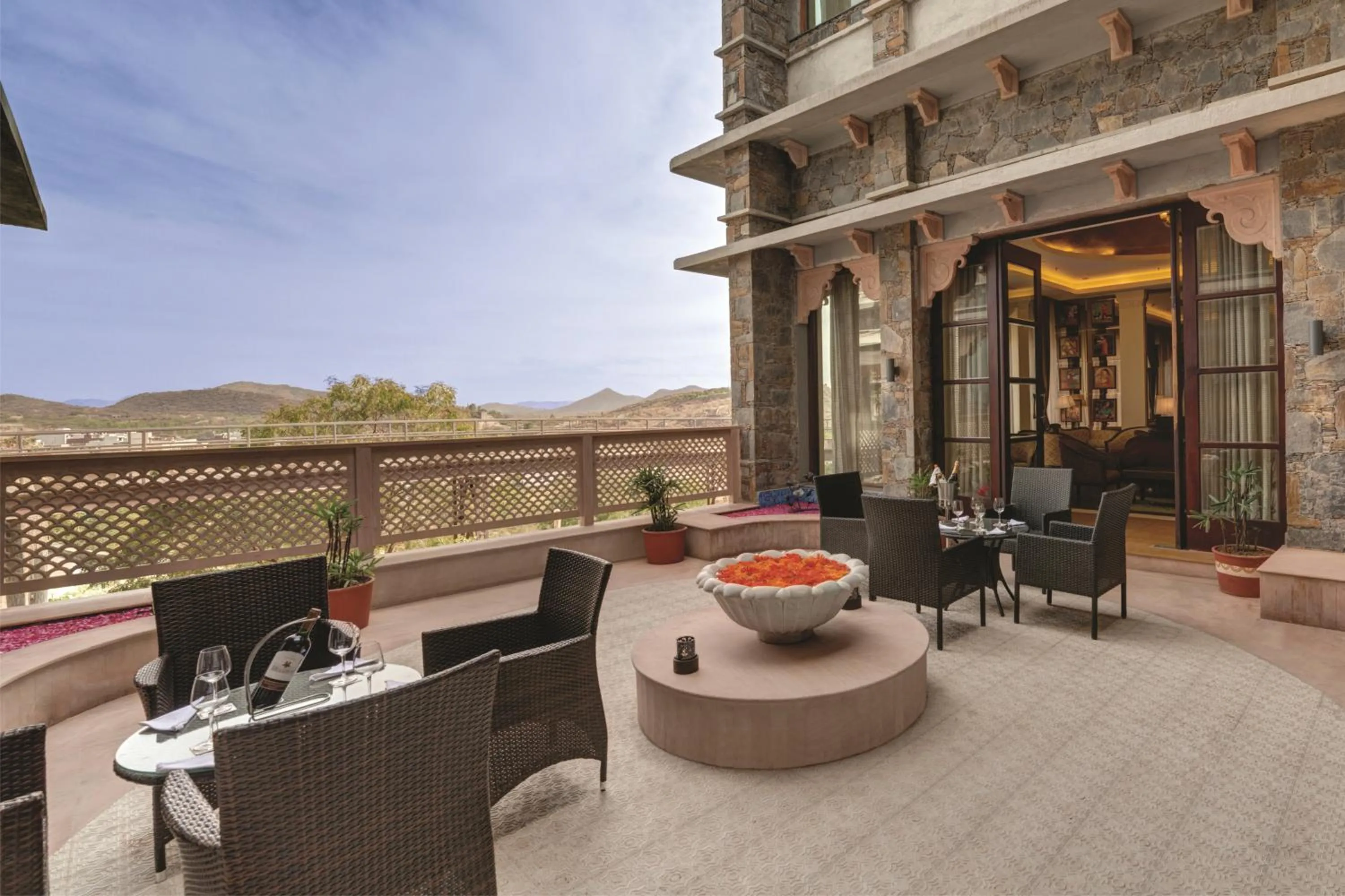 Lounge or bar in Ramada by Wyndham Udaipur Resort and Spa