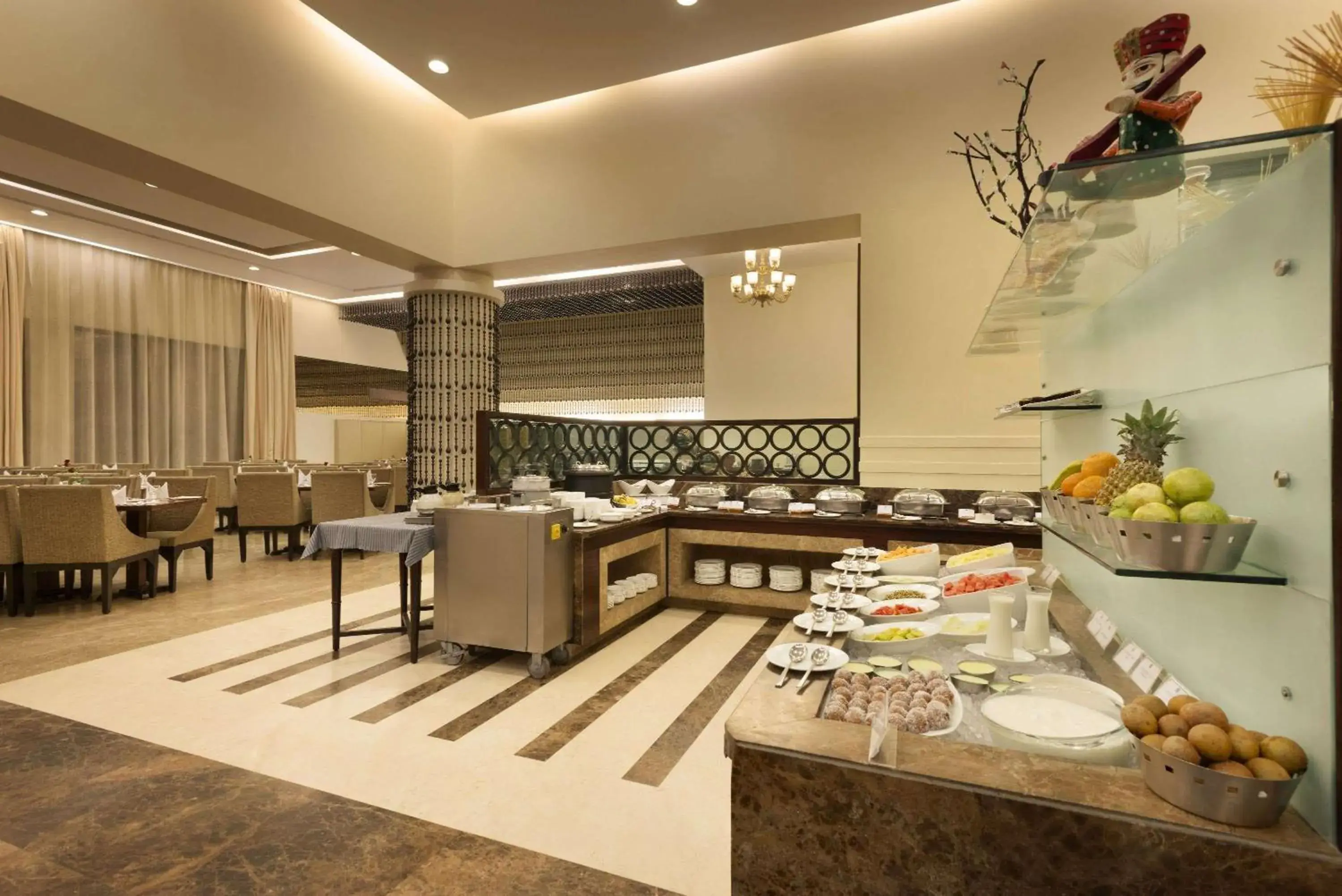 Restaurant/places to eat in Ramada by Wyndham Udaipur Resort and Spa Restaurant/places to eat in Ramada by Wyndham Udaipur Resort and Spa