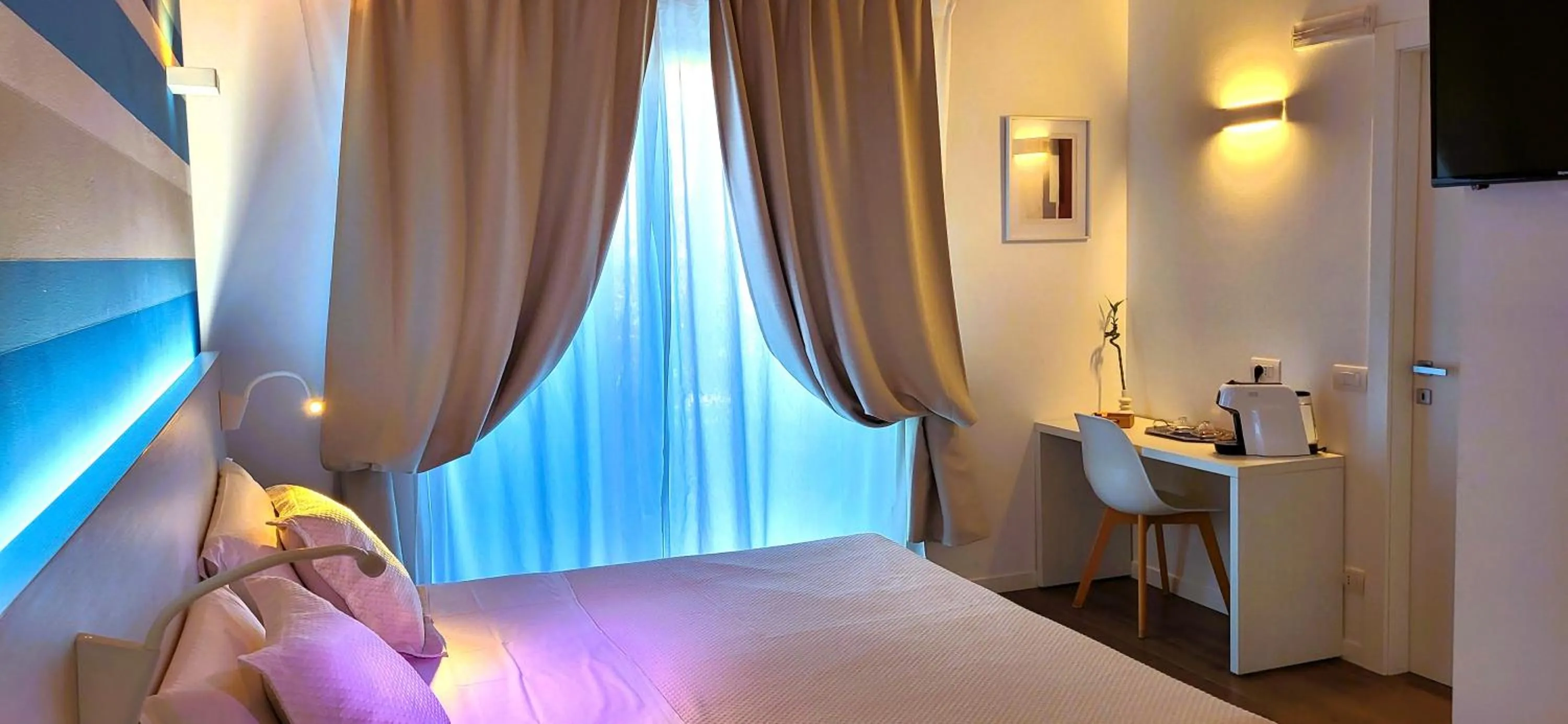 Coffee/tea facilities, Bed in Stella del Garda