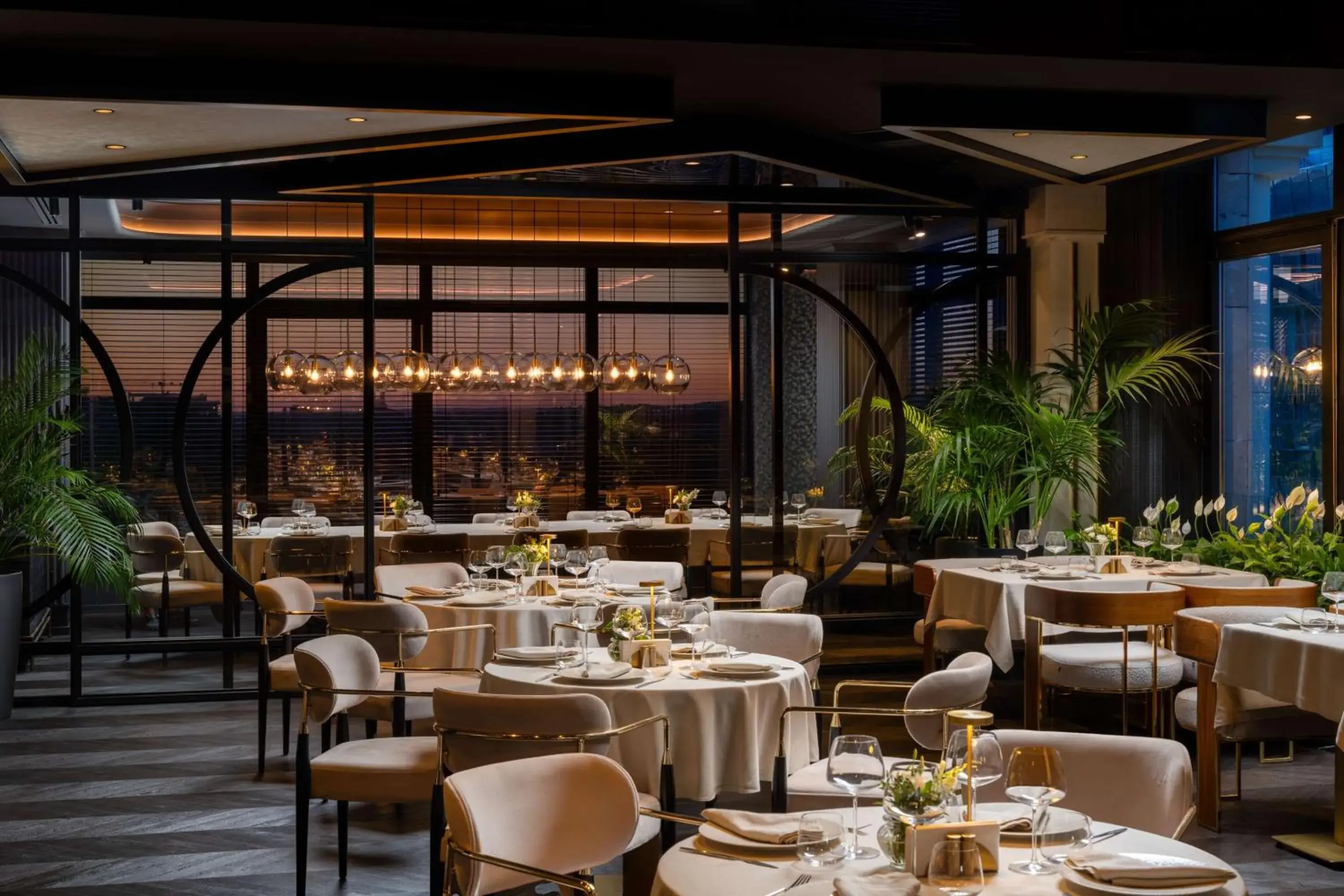 Restaurant/places to eat in Radisson Blu Leogrand Hotel Restaurant/places to eat in Radisson Blu Leogrand Hotel