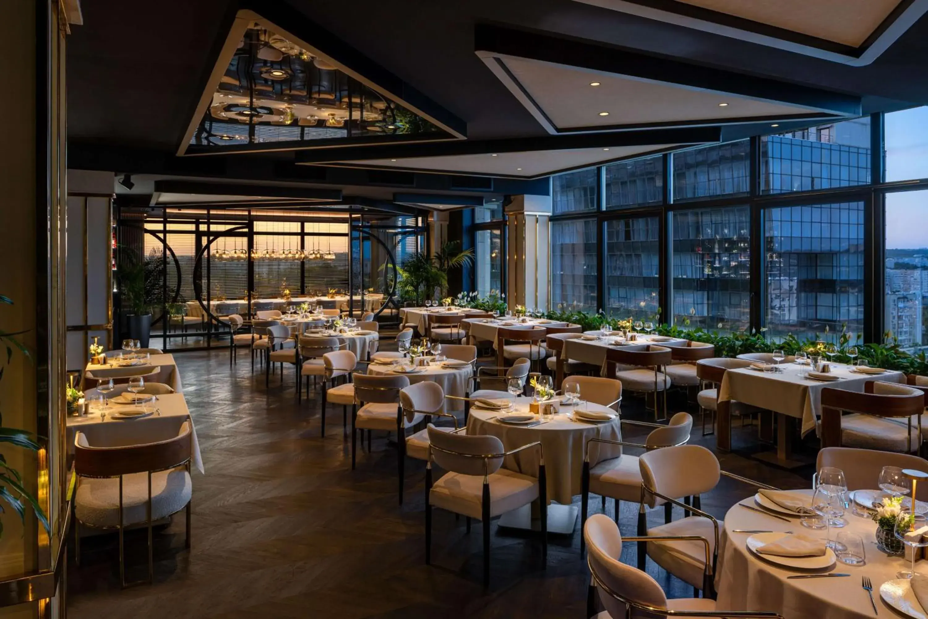 Restaurant/places to eat in Radisson Blu Leogrand Hotel Restaurant/places to eat in Radisson Blu Leogrand Hotel