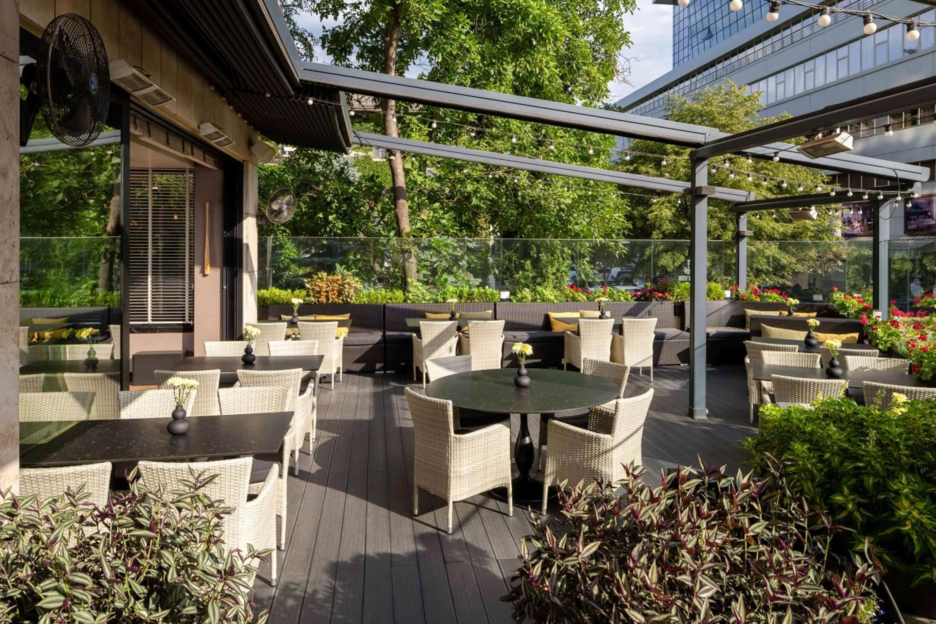 Restaurant/places to eat in Radisson Blu Leogrand Hotel