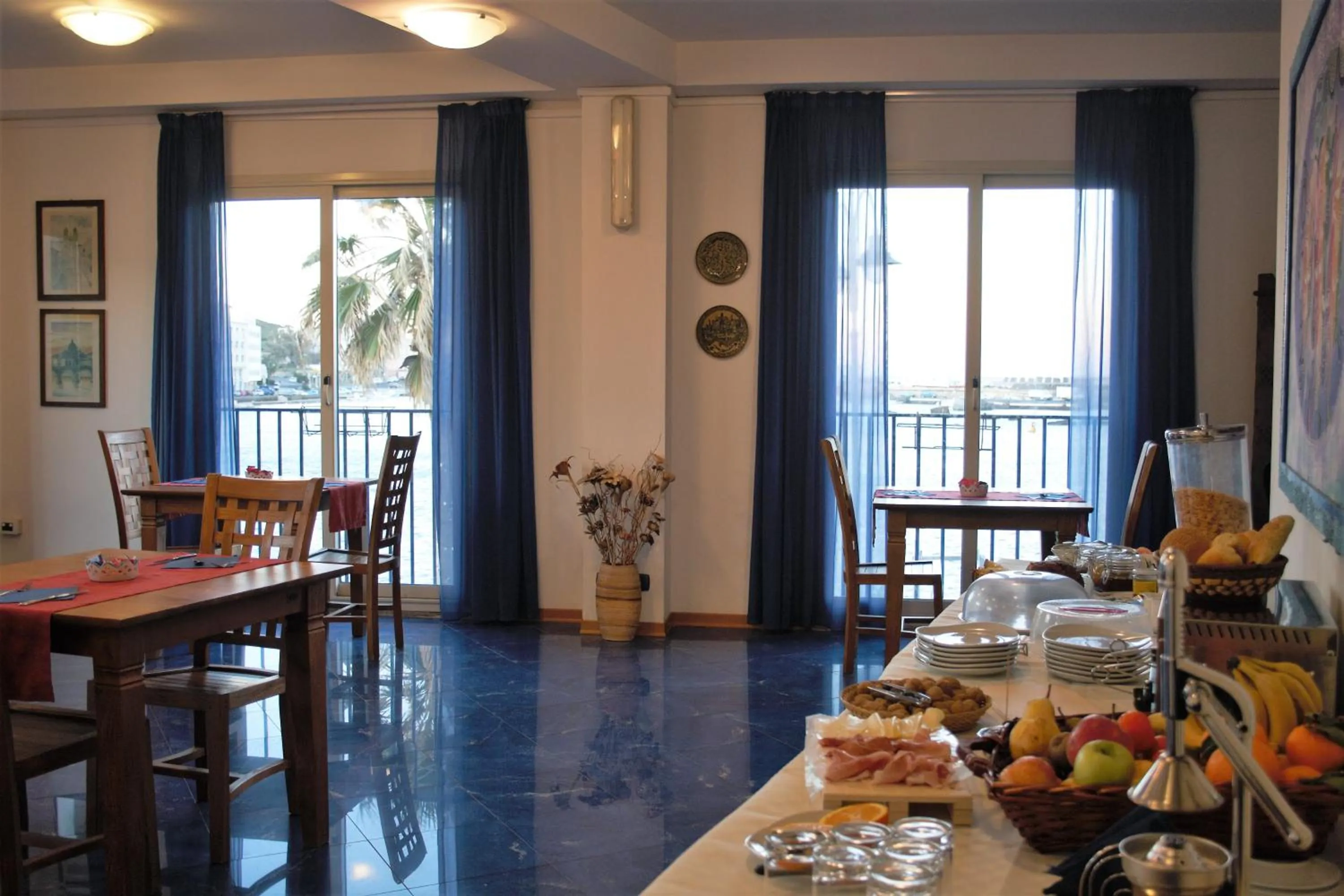 Breakfast in Blue Moon Hotel