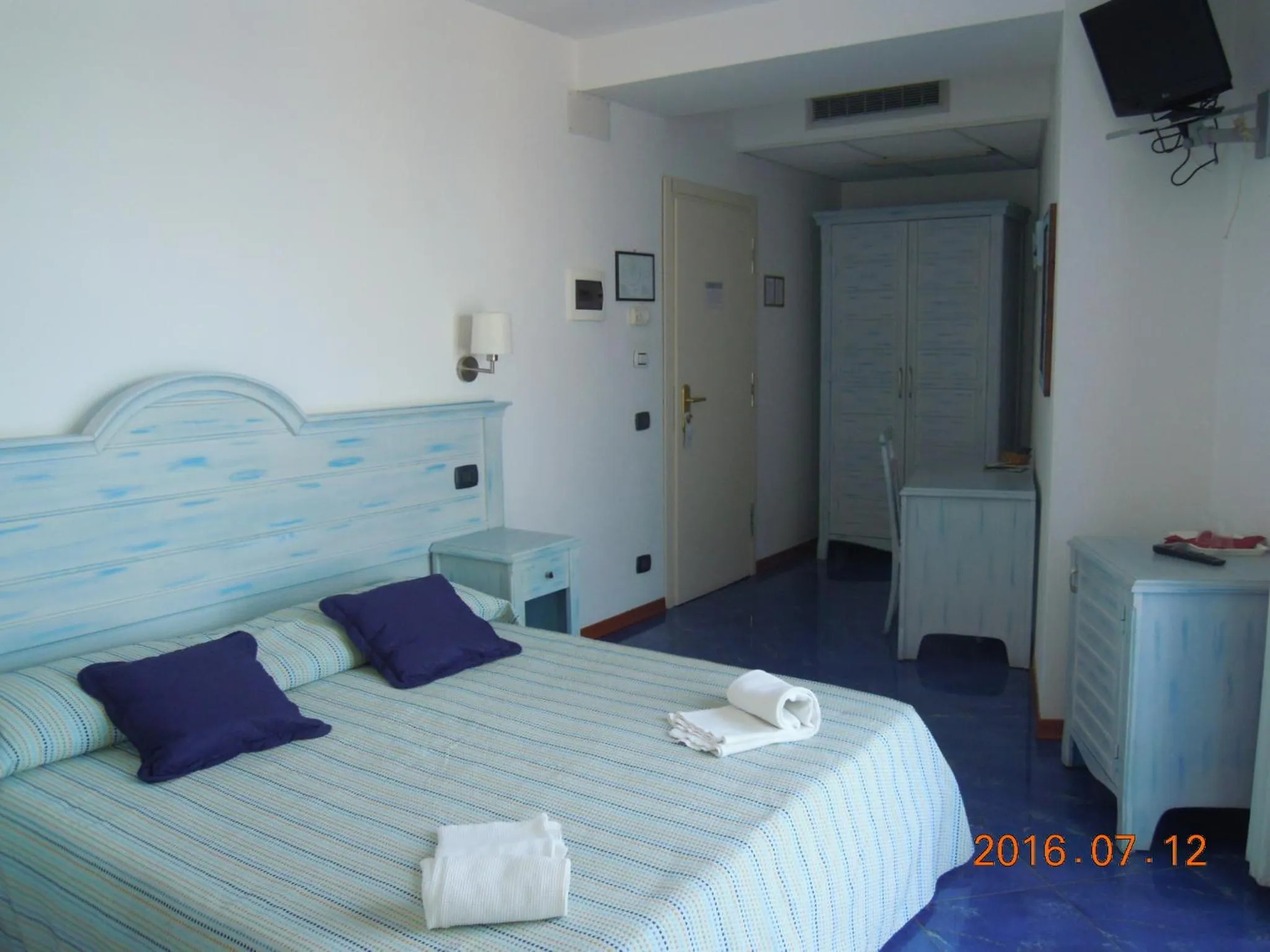 Photo of the whole room in Blue Moon Hotel