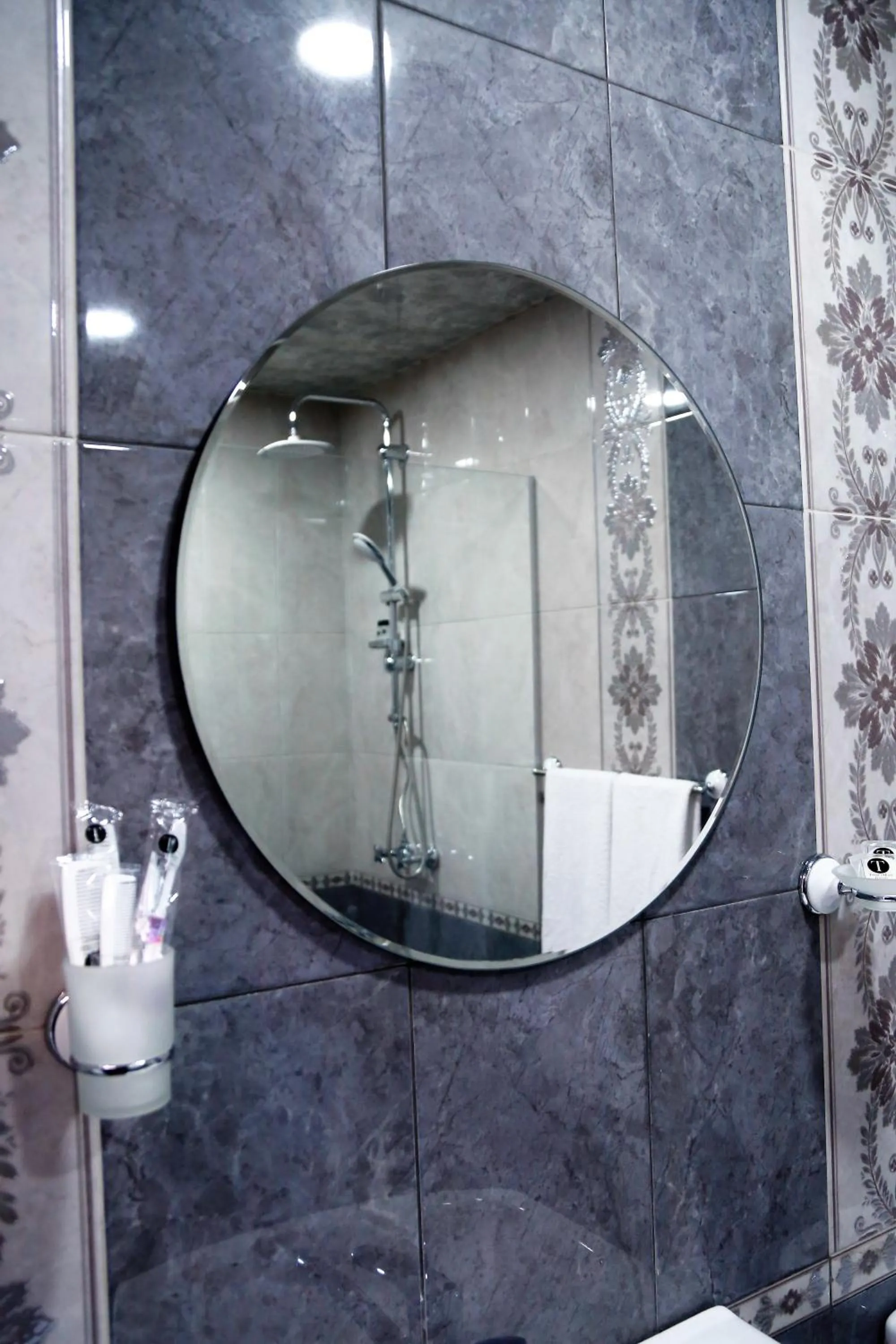 Shower in Tomu's Hotel